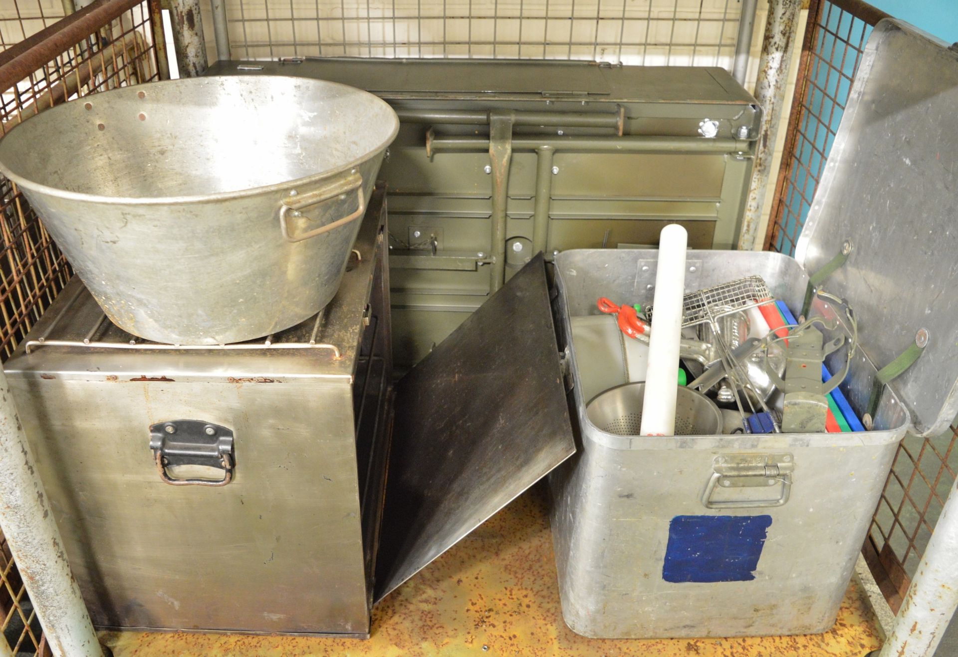 Field Catering Kit - Cooker. Oven, Utensils in storage box, pots, pans, fire blanket box - Image 4 of 6