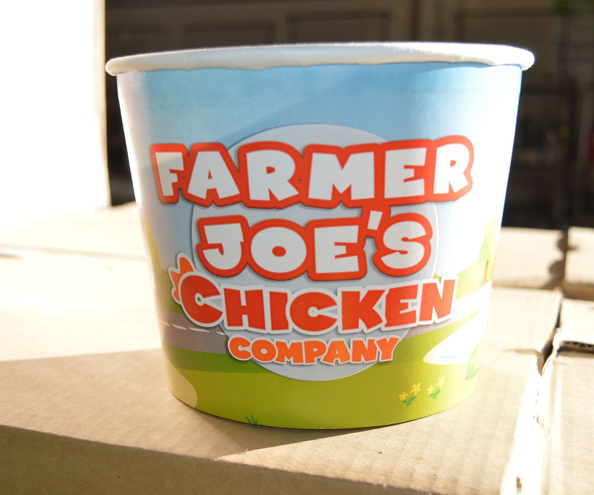 Bunzl catering supplies 85oz paper buckets - Farmer Joe Chicken - decals - 200 per box - 1 - Image 2 of 2
