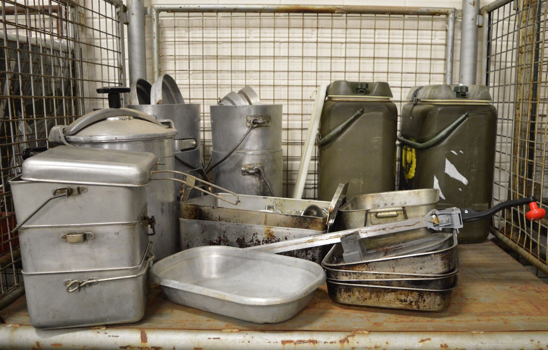 Field Catering Kit - Cooker. Oven, Utensils in storage box, pots, pans, norweigen food box - Image 2 of 6