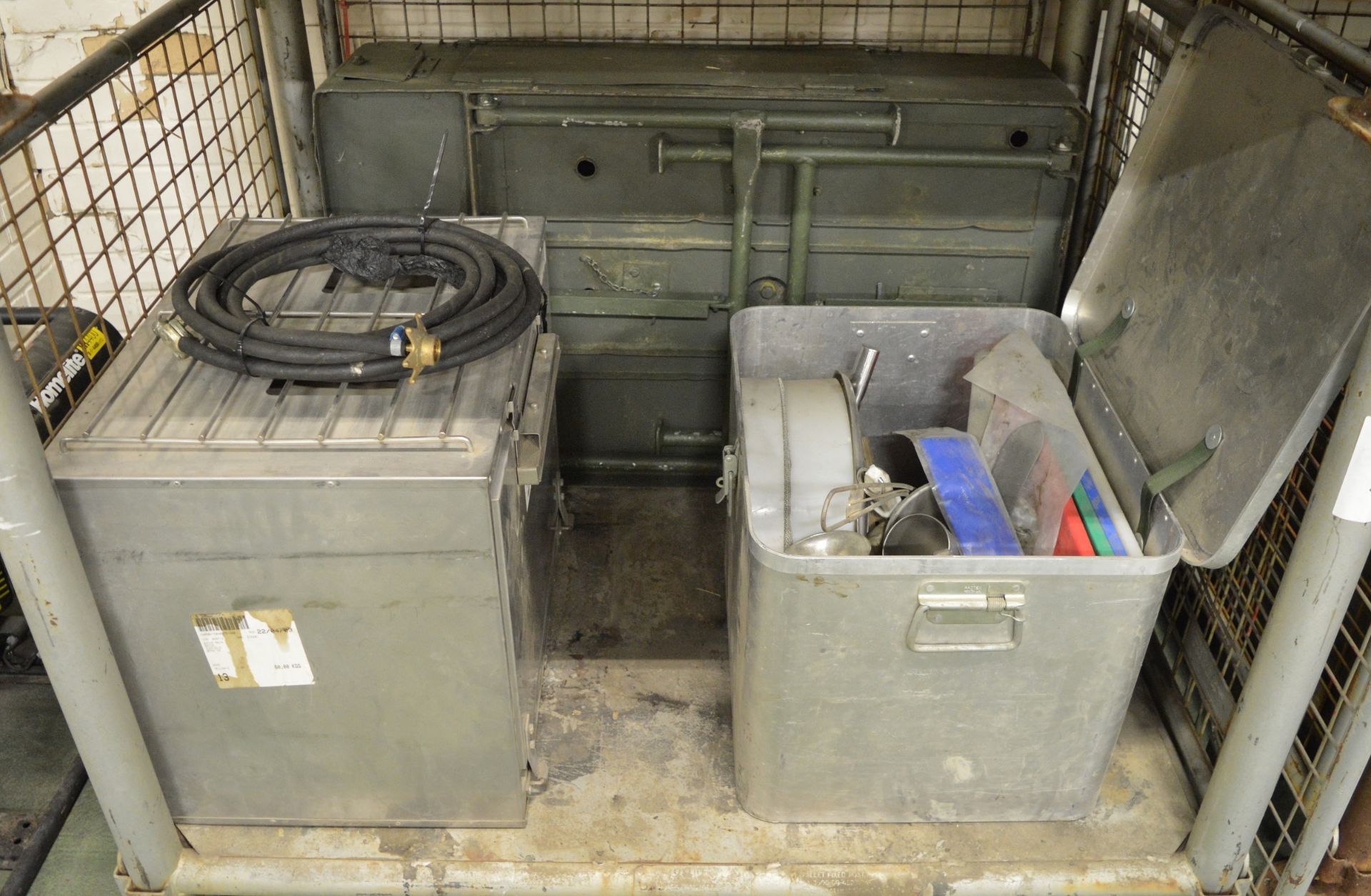 Field Catering Kit - Cooker. Oven, Utensils in storage box, pots, pans, fire blanket box - Image 4 of 6