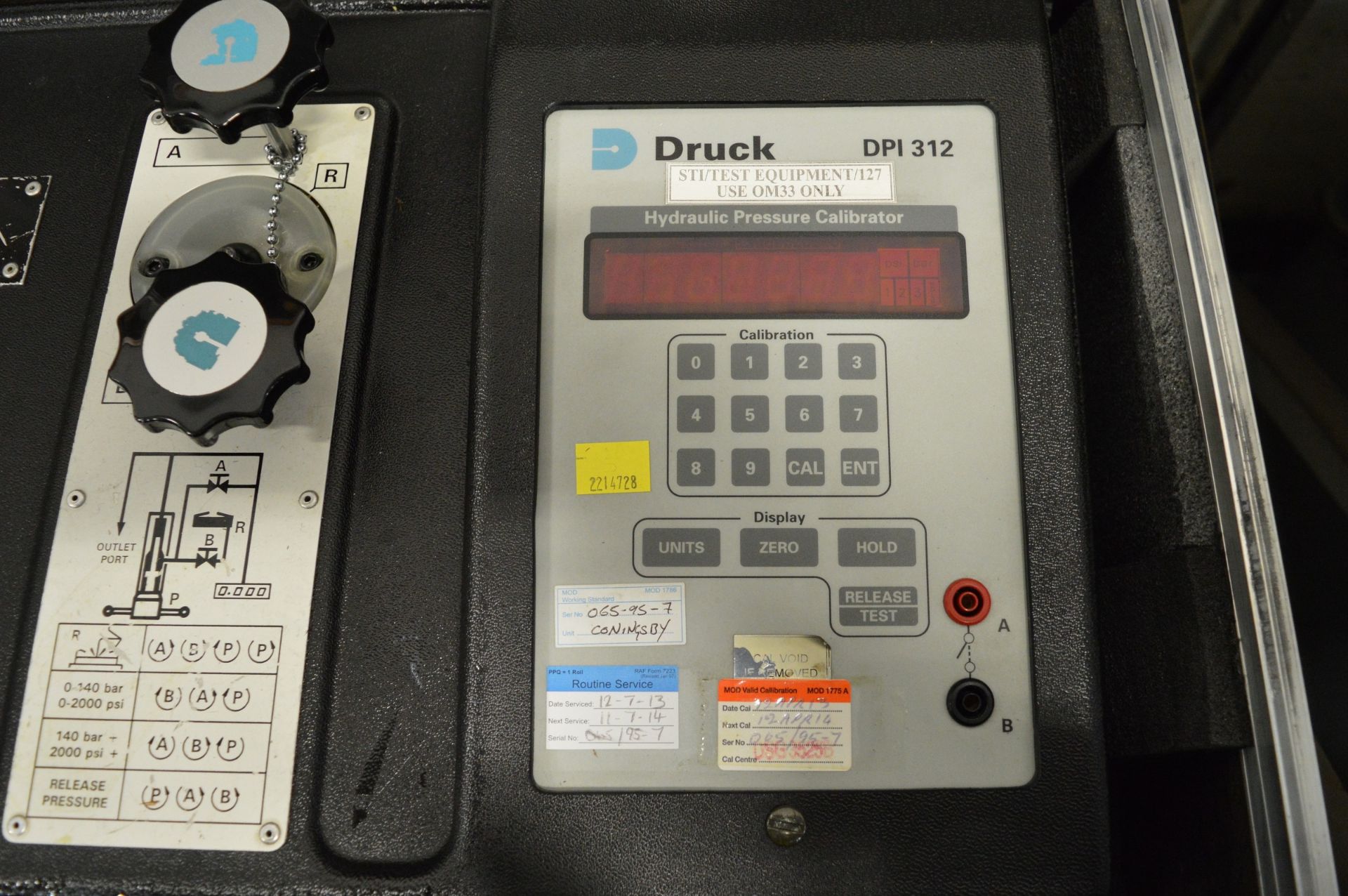 Druck DPI312 Hydraulic Pressure Calibrator & Case - over 40kg for courier - Image 4 of 4