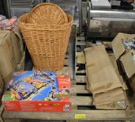 K Nex toy arcade, wicker basket, Stand assembly