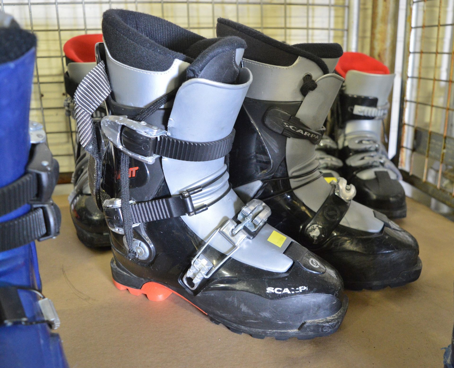 7x Pairs of Ski Boots - various makes & sizes - Image 3 of 4