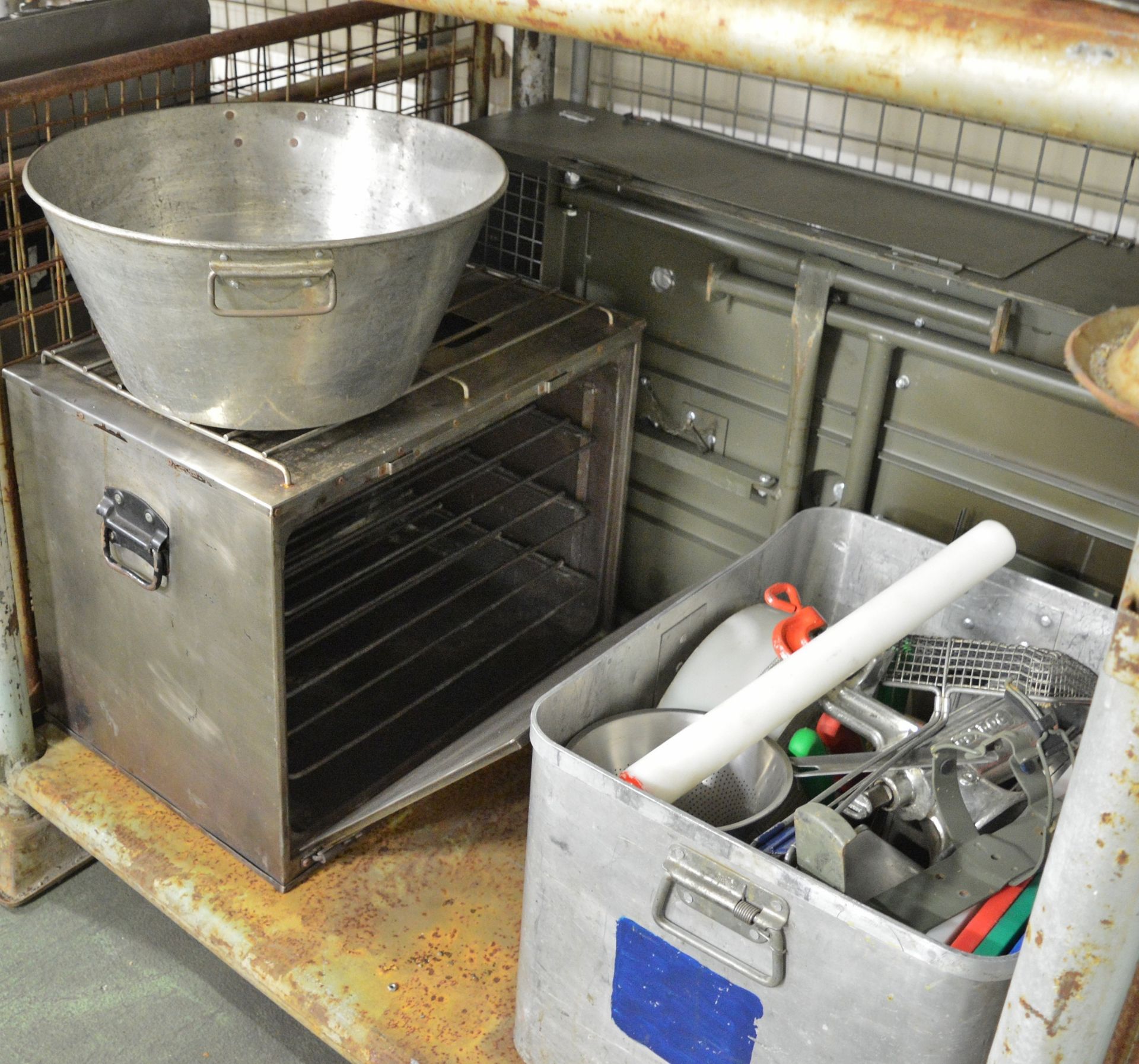 Field Catering Kit - Cooker. Oven, Utensils in storage box, pots, pans, fire blanket box - Image 6 of 6