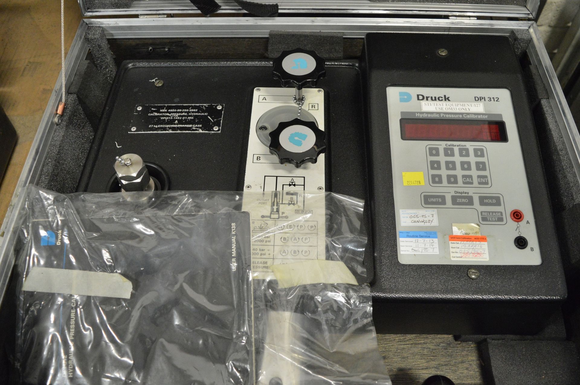 Druck DPI312 Hydraulic Pressure Calibrator & Case - over 40kg for courier - Image 2 of 4