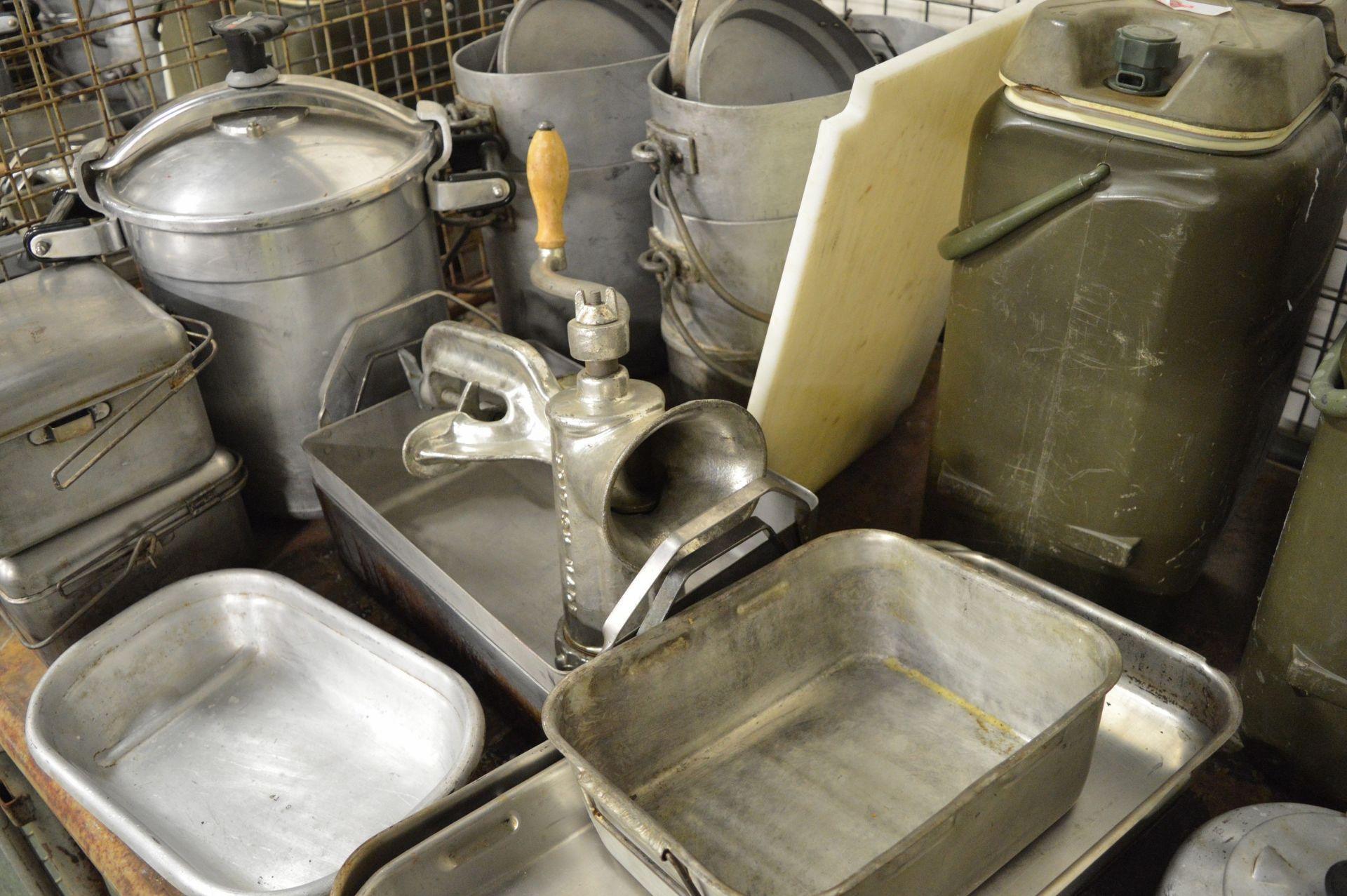 Field Catering Kit - Cooker. Oven, Utensils in storage box, pots, pans, norweigen food box - Image 3 of 6