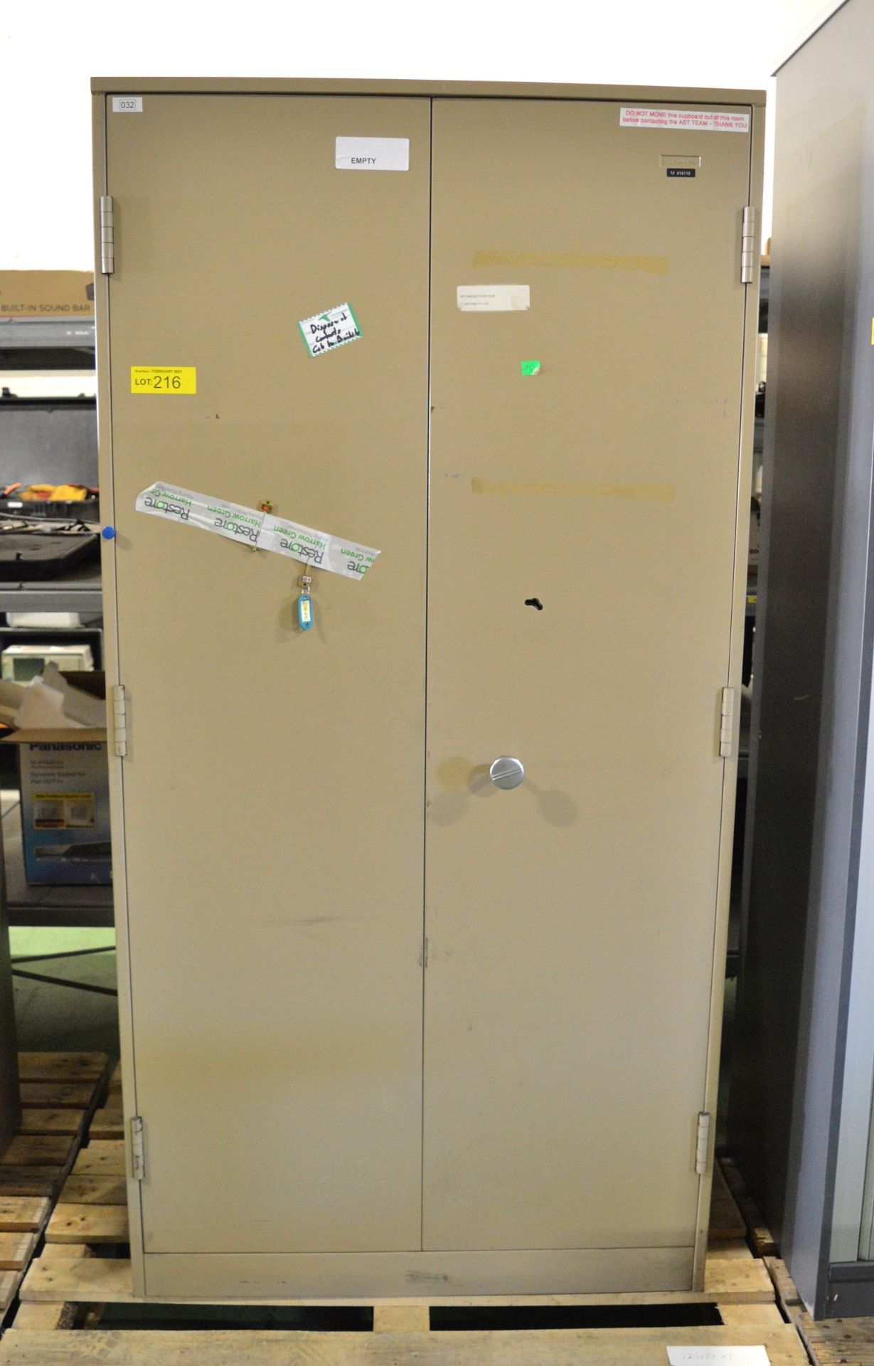 2 Door Cabinet L 920 mm x W 450 mm x H 1830 mm