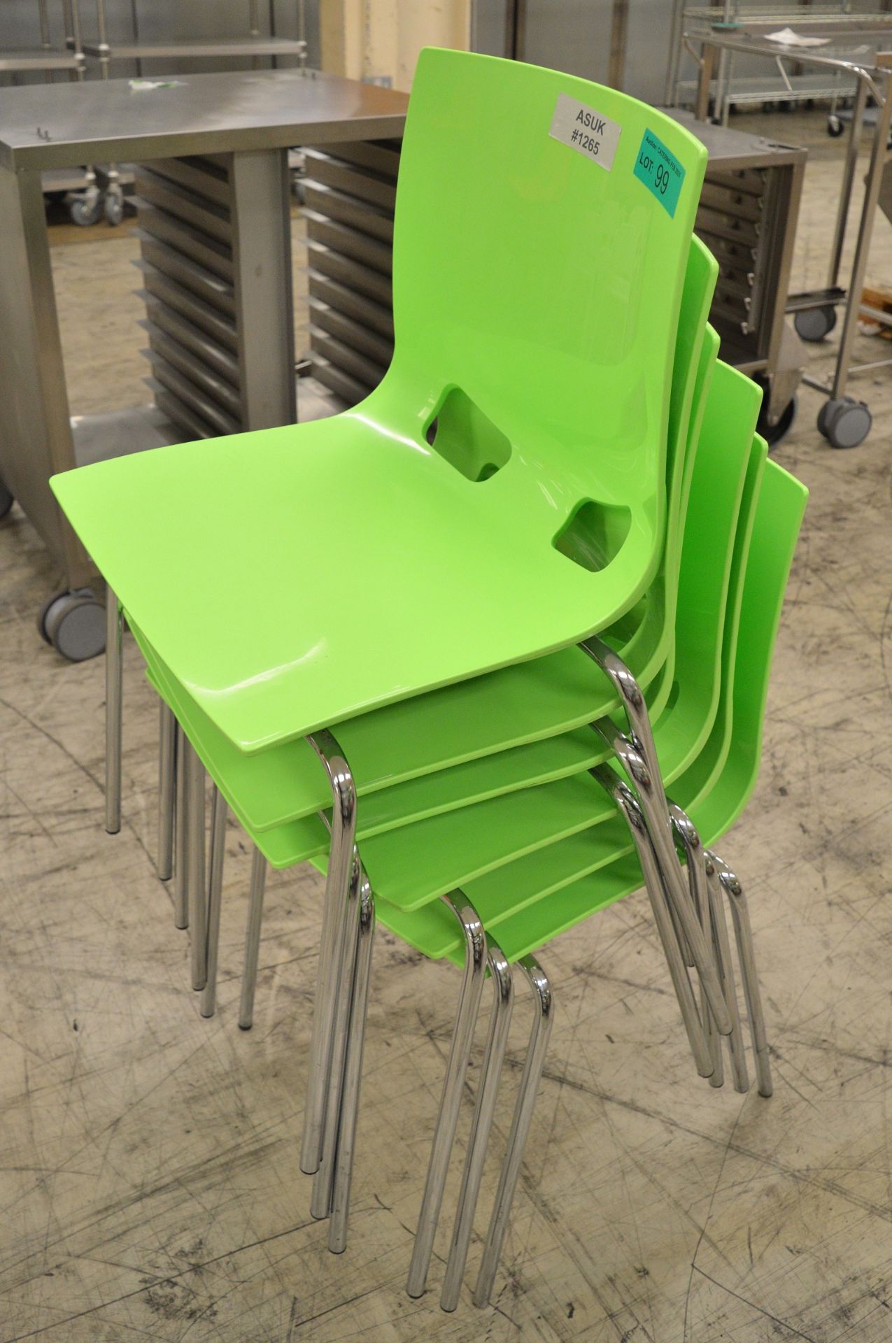 6x Plastic Chairs - Green - Image 2 of 2