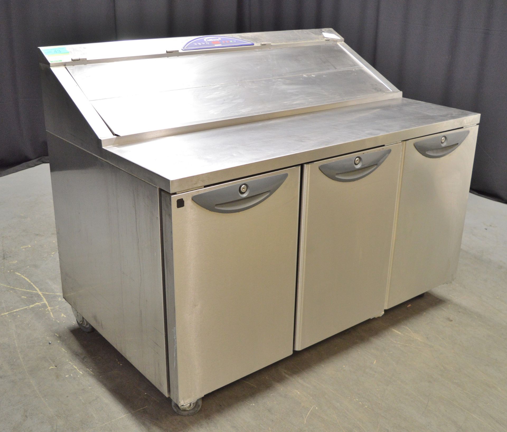 Williams 3 Door Refrigerated Preparation Counter - Image 2 of 8