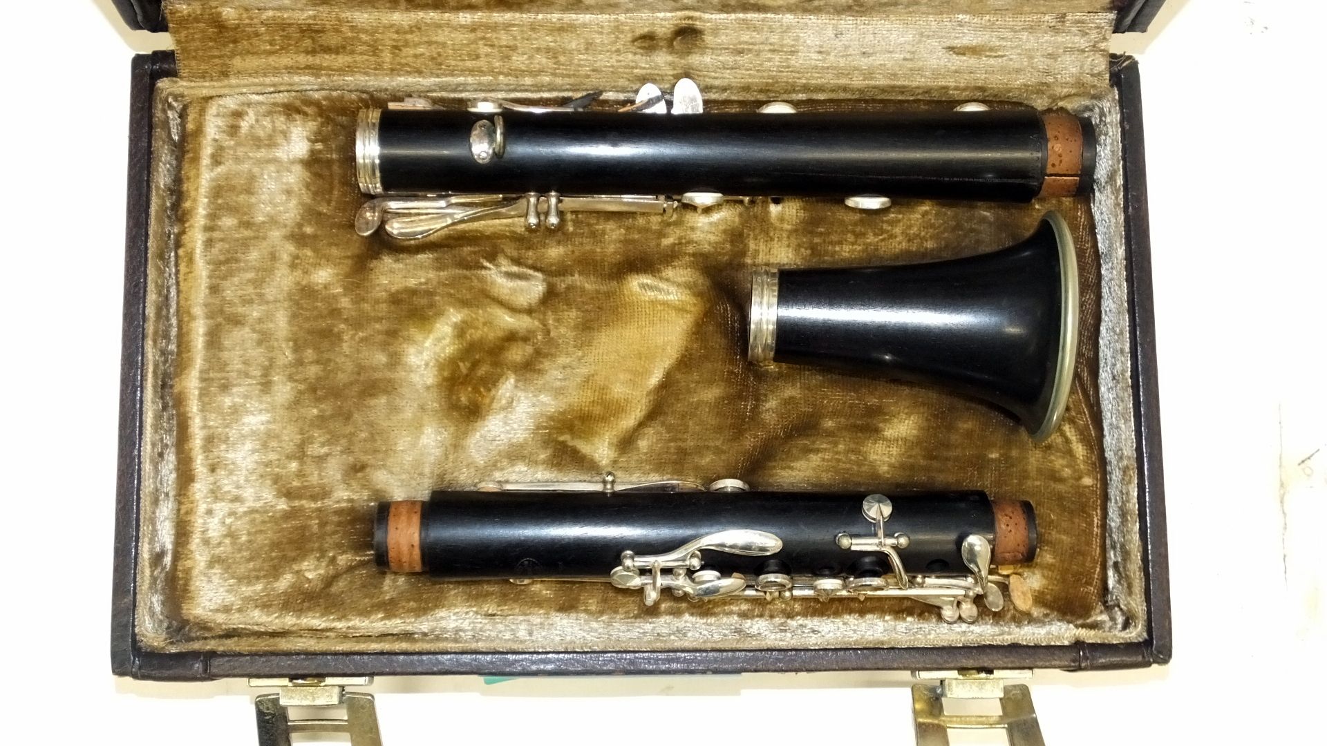 Buffet Crampon Clarinet (incomplete - damage as seen in pictures) - Serial Number - 275704 - Image 2 of 10