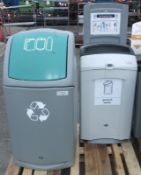 2x Litter / recycling bins