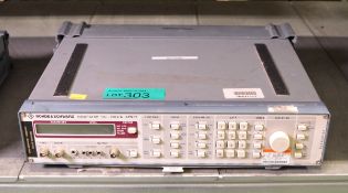 Rohde & Schwarz Signal Generator 1 Hz -260 KHz