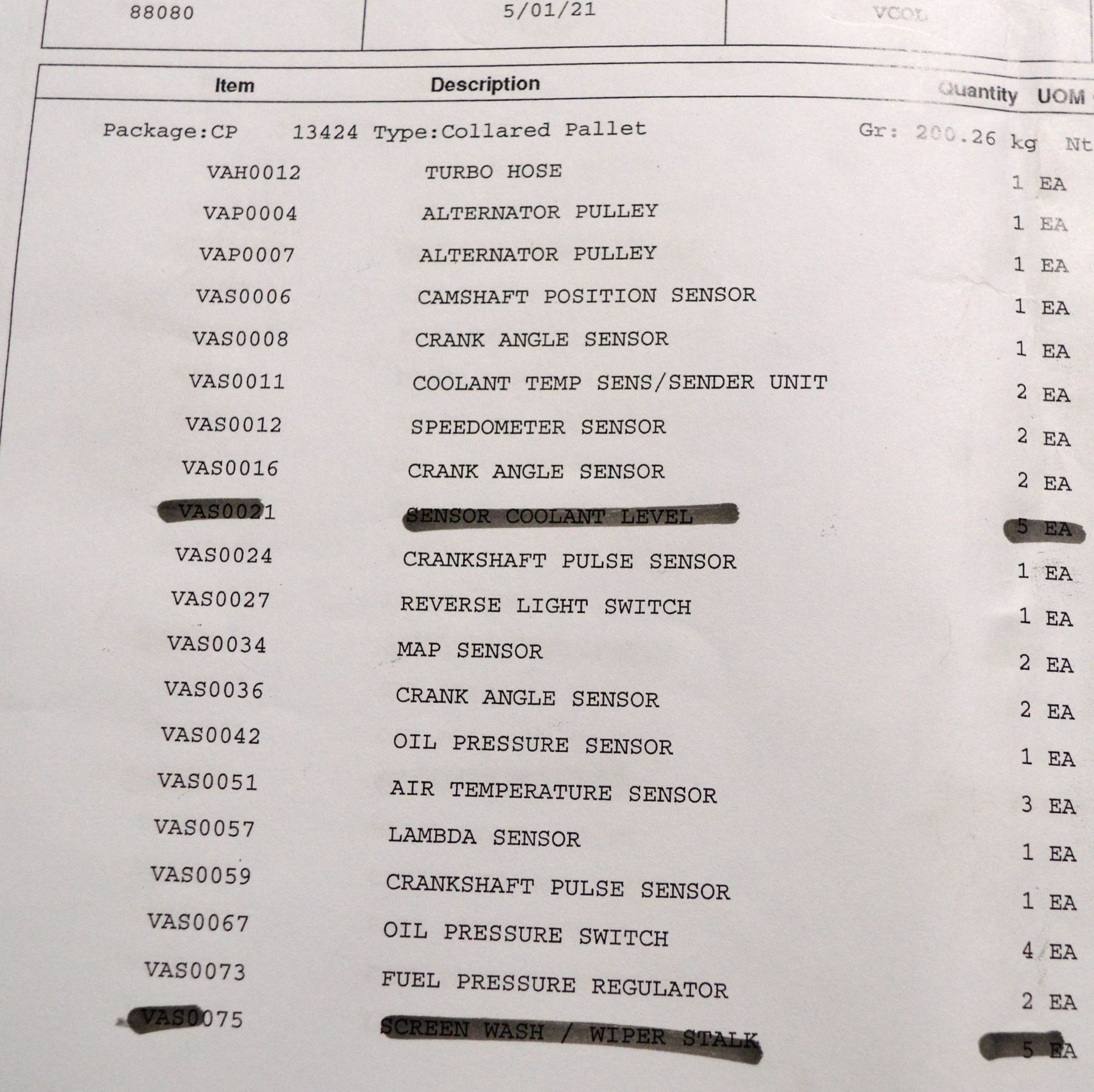 Vehicle parts - alternator pulley, crank shaft, oil pressure switch, brake hose, brake sho - Image 9 of 21