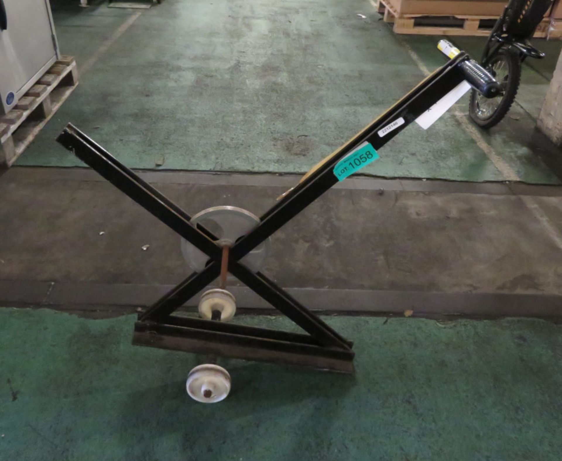 Strapping reel holder trolley