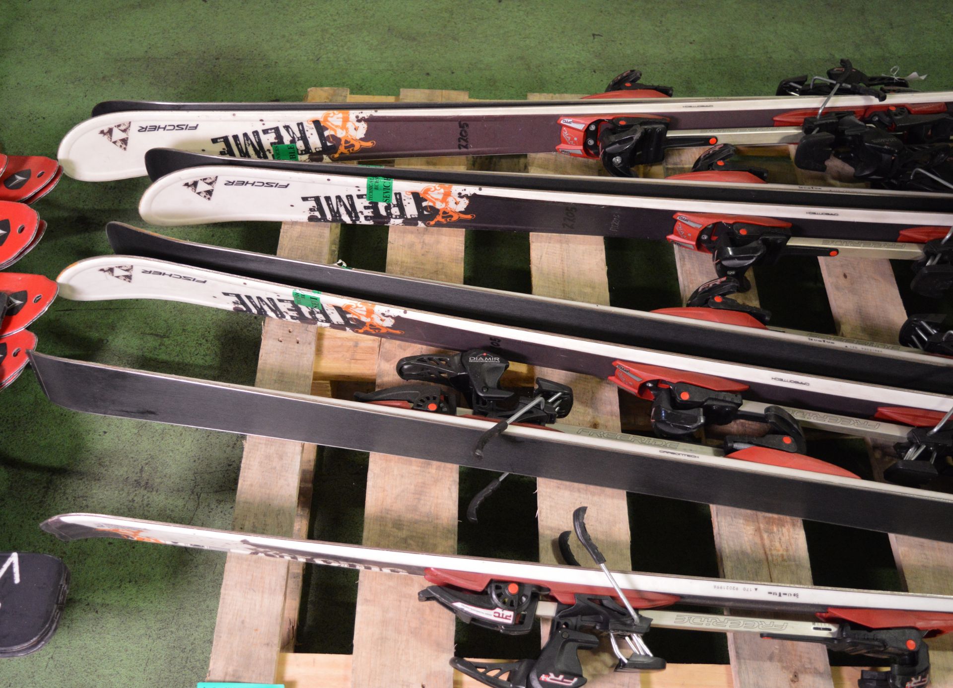 4x Fisher Xtreme Snow Skis - Size 170 - Image 2 of 3