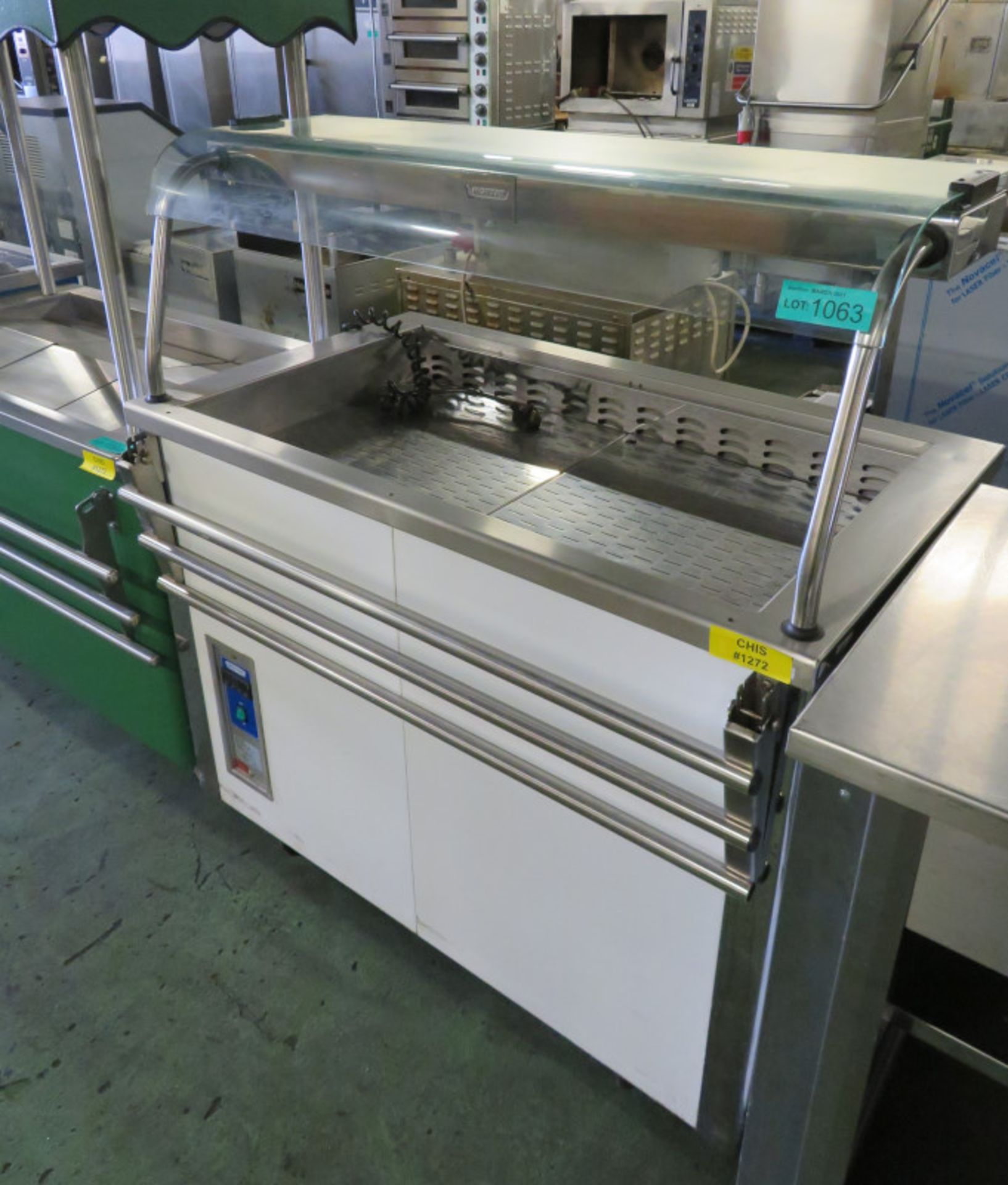 Moffatt VCRW3FC servery counter - 230V with tray rail - 1160mm x 900mm x 1340mm - Image 2 of 4