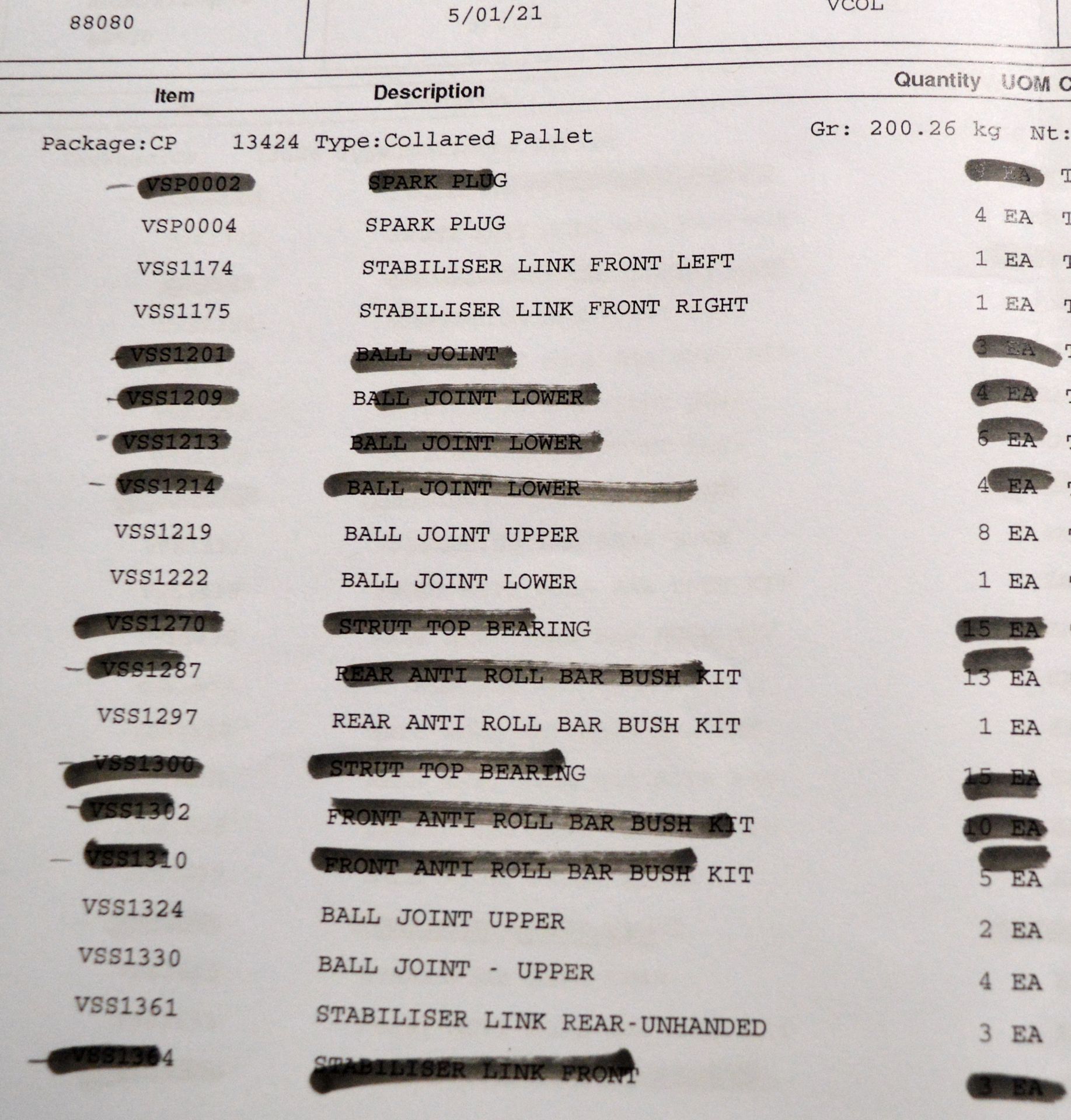 Vehicle parts - alternator pulley, crank shaft, oil pressure switch, brake hose, brake sho - Image 16 of 21