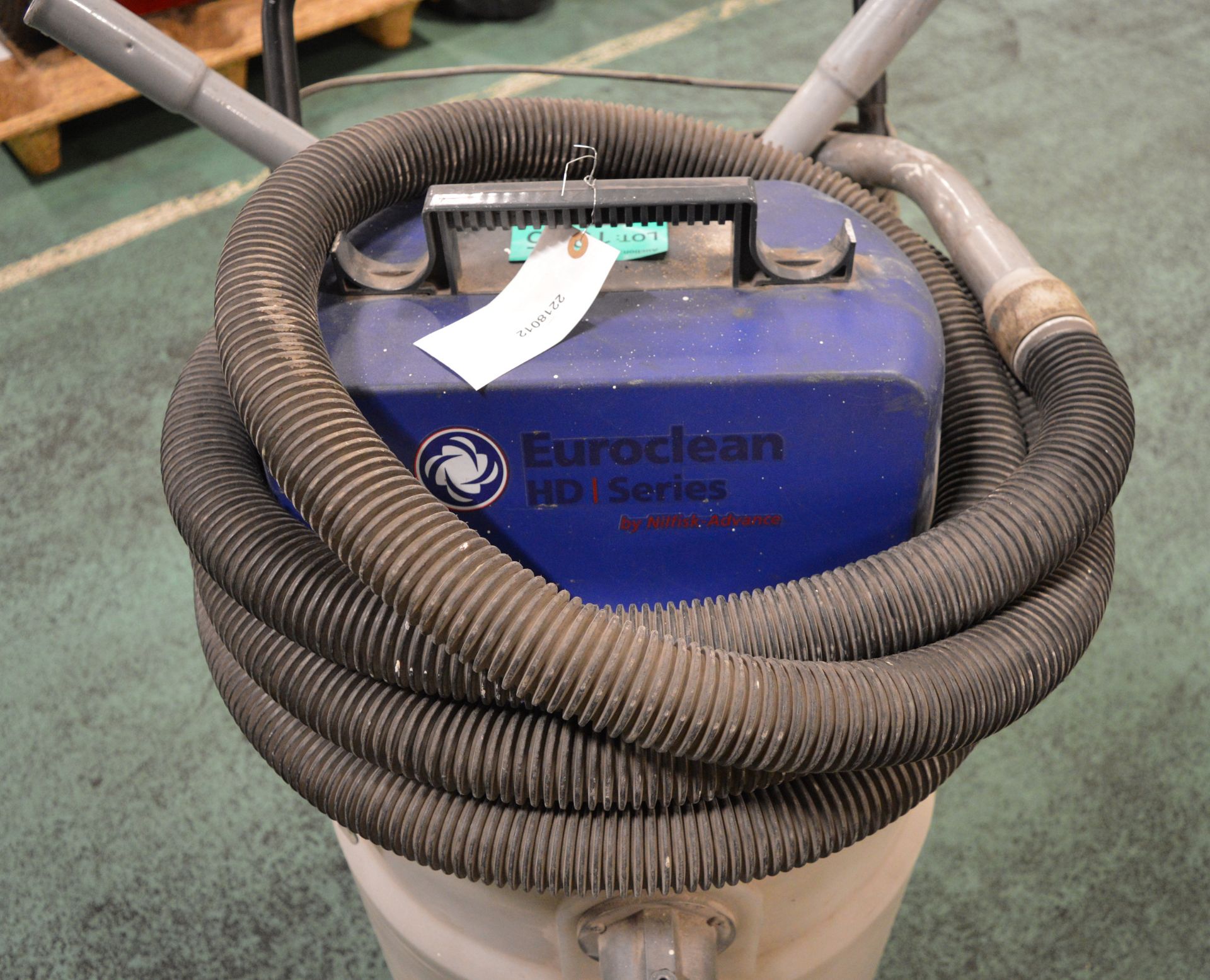 Nilfisk advance US868 E HD vacuum cleaner - Image 2 of 5