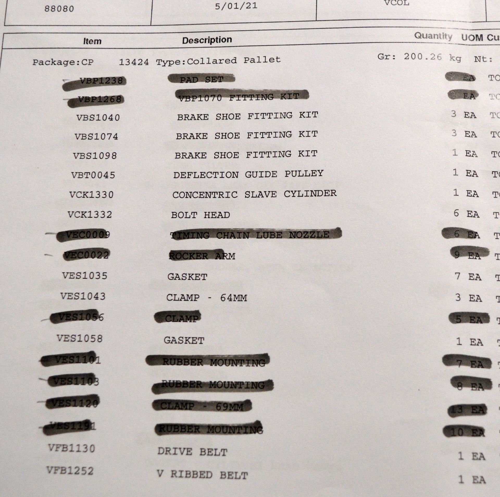 Vehicle parts - alternator pulley, crank shaft, oil pressure switch, brake hose, brake sho - Image 12 of 21