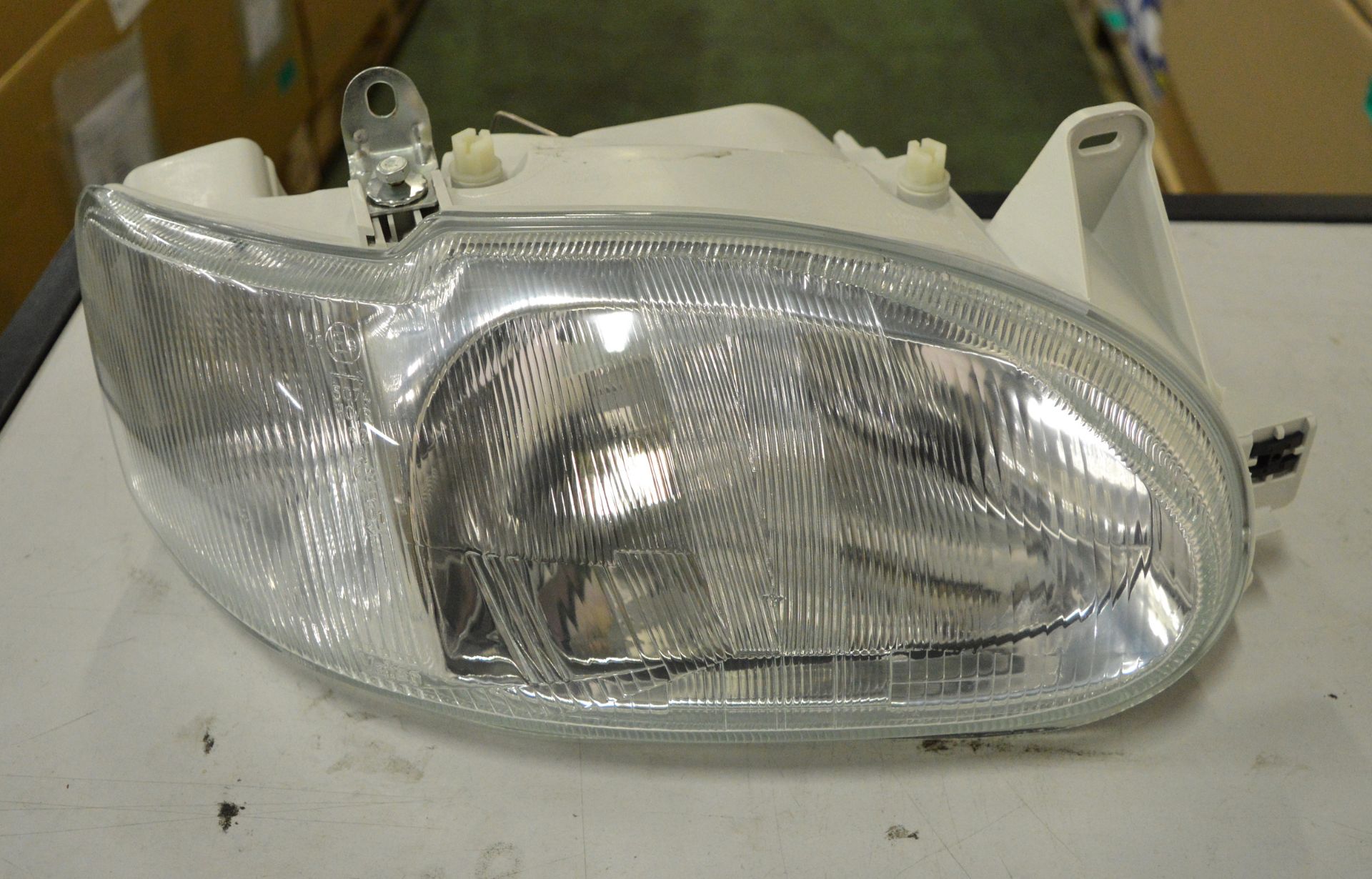 Vehicle parts - Head lamps RH - see picture for itinerary for model numbers and quantites - Image 2 of 4