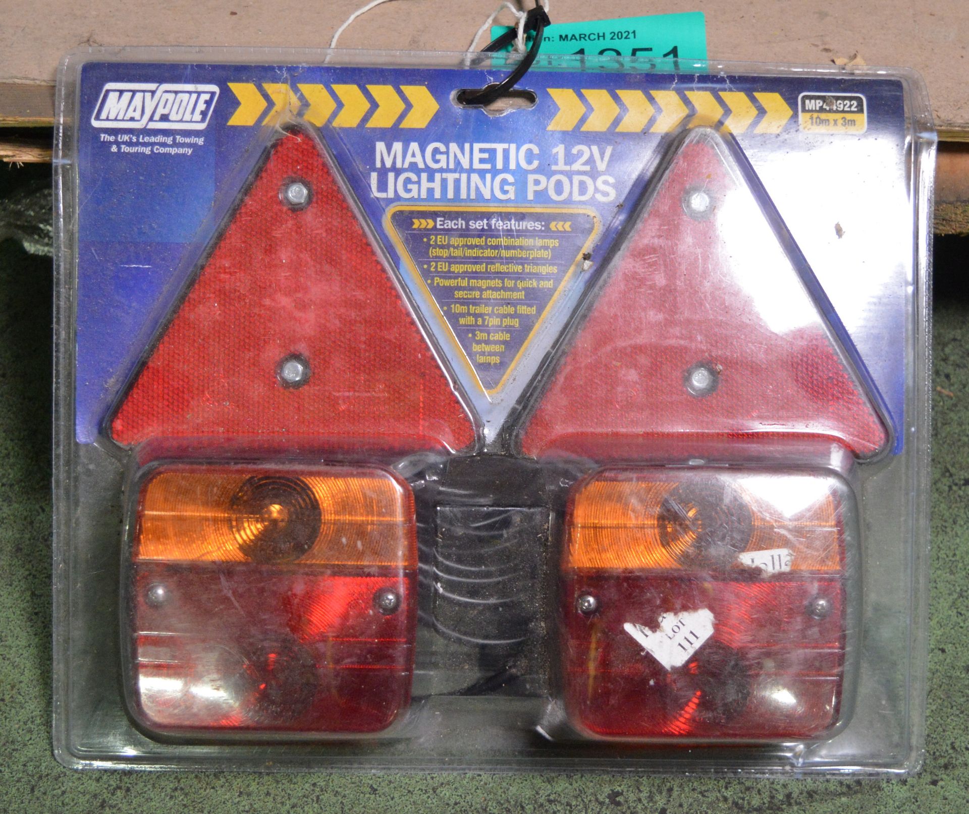 2x Maypole magnetic 12V lighting pods - Image 2 of 3