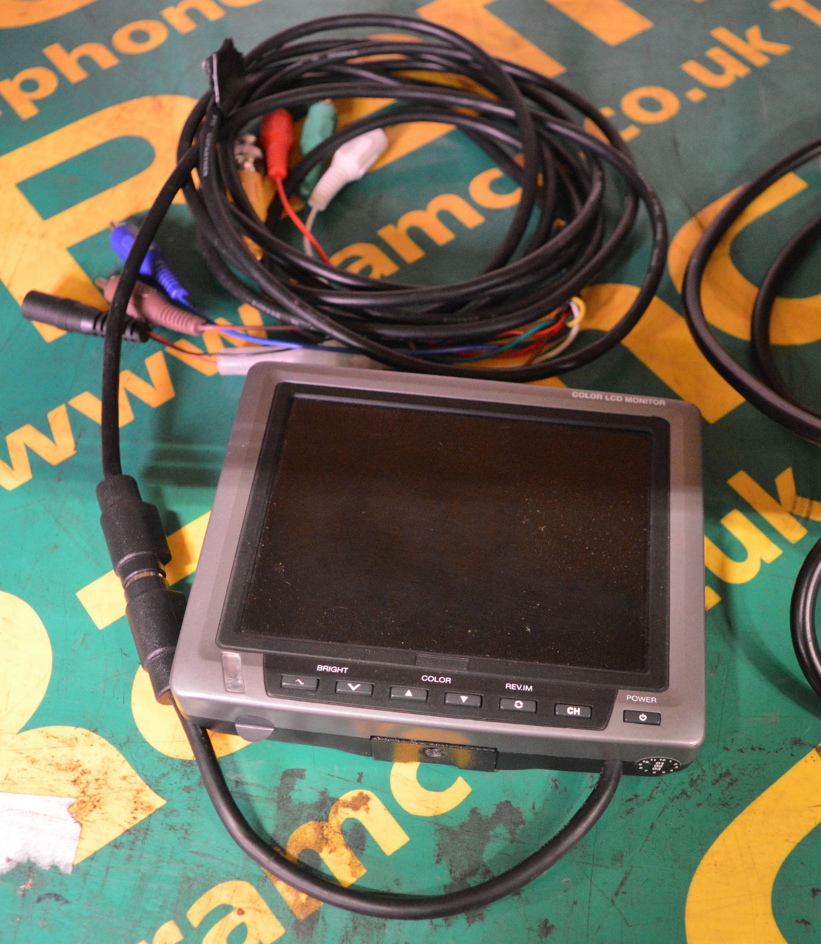 Colour LCD screen 5 inch, 2x Genie GSDN6358M CCTV cameras - Image 2 of 4