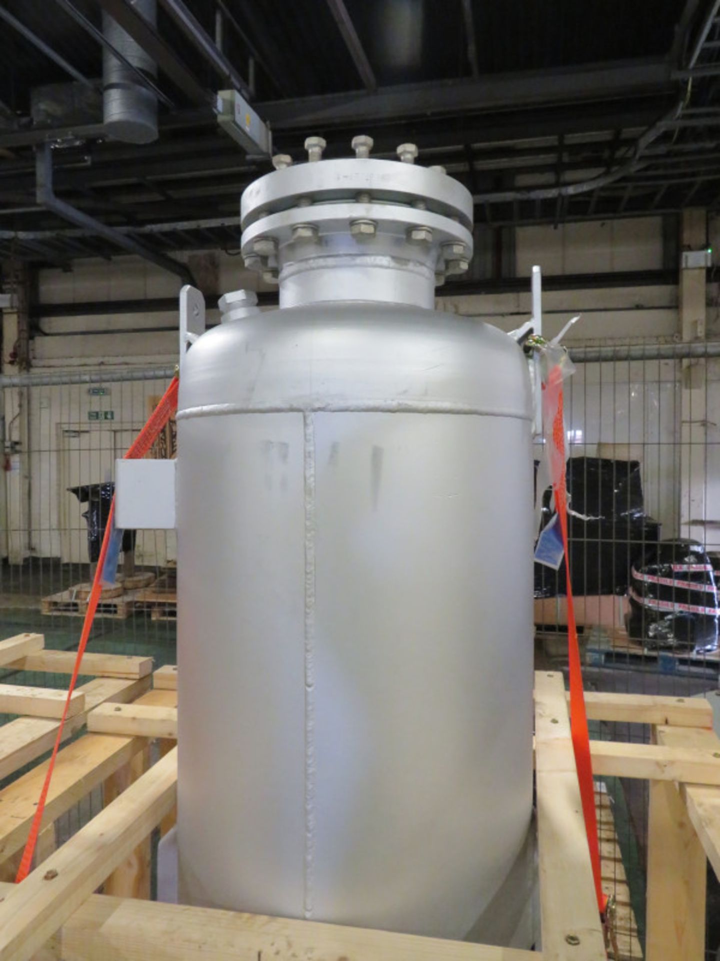 C02 Molecular Sieve Vessel in own pre made transit frame 1480mm wide x 1480mm deep - Image 2 of 5