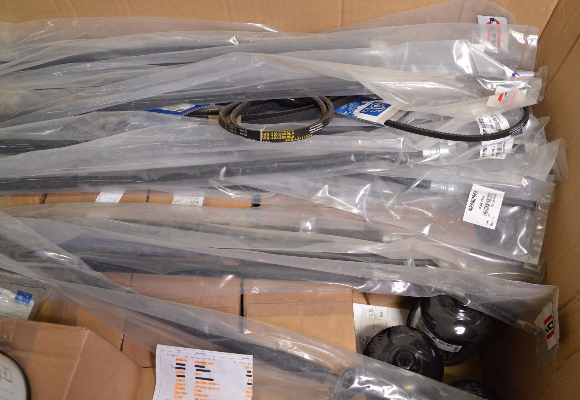 Vehicle parts - Handbrake cables, hose, Air dryer cartridges, V-belt, V-belt kits, cabin a - Image 3 of 7