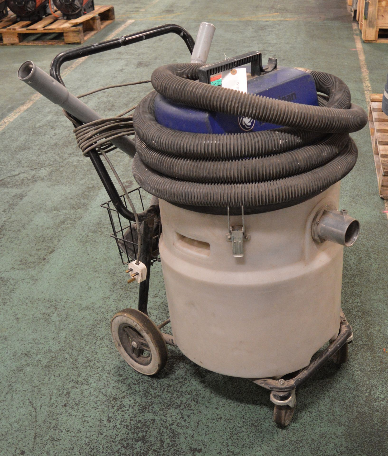 Nilfisk advance US868 E HD vacuum cleaner