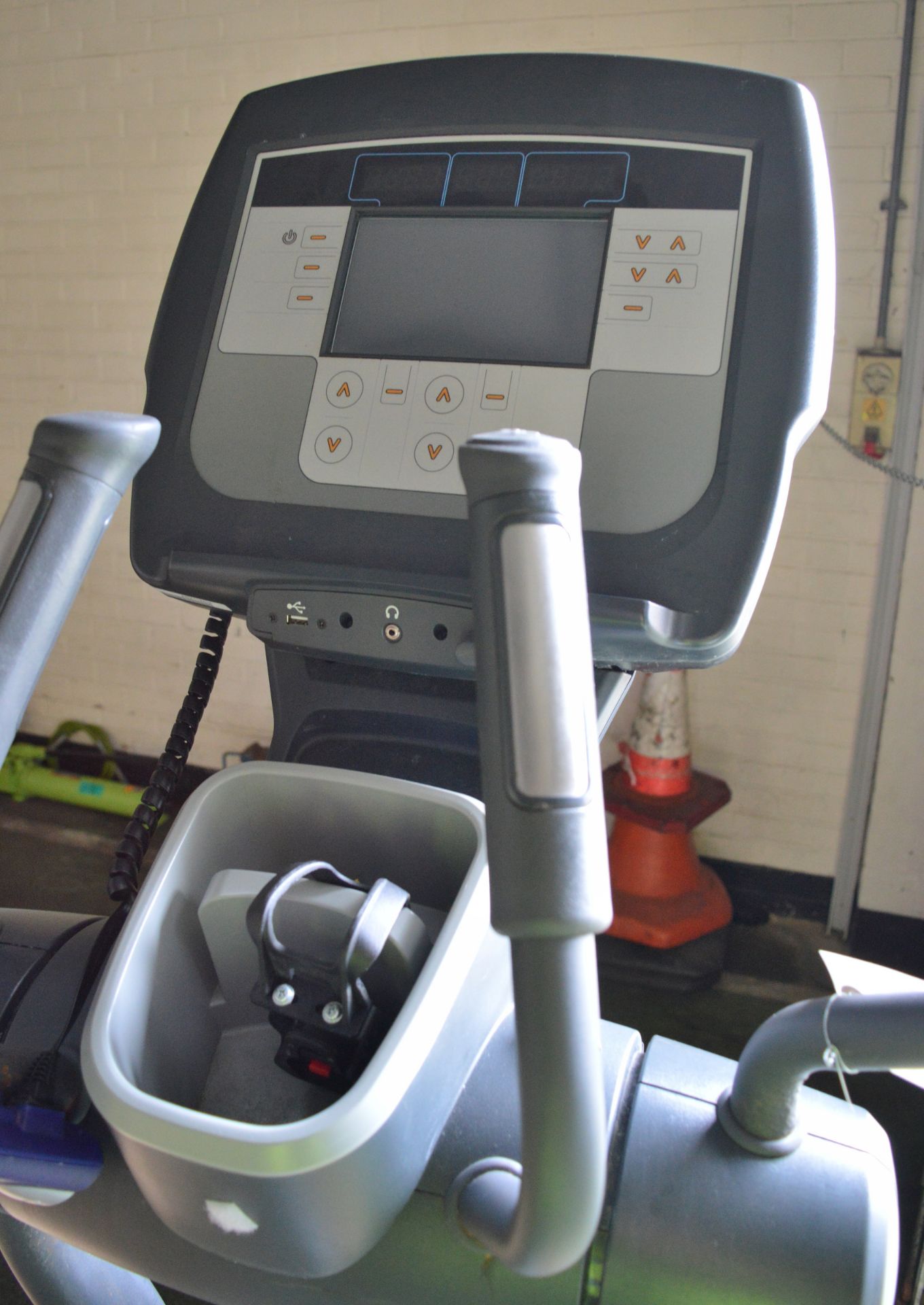 Life Fitness 95X cross trainer - Image 4 of 7