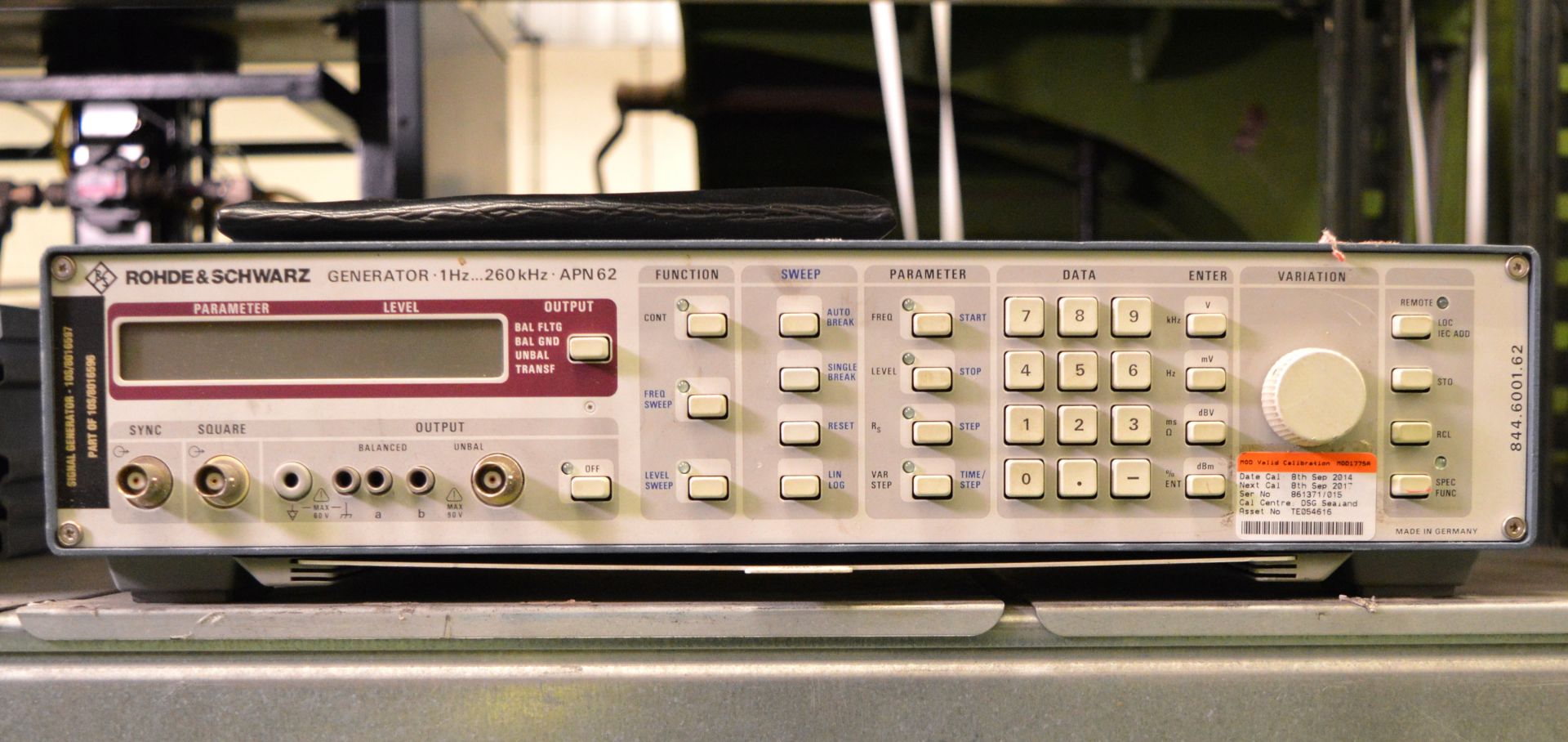 Rohde & Schwarz Signal Generator 1 Hz -260 KHz - Image 2 of 2