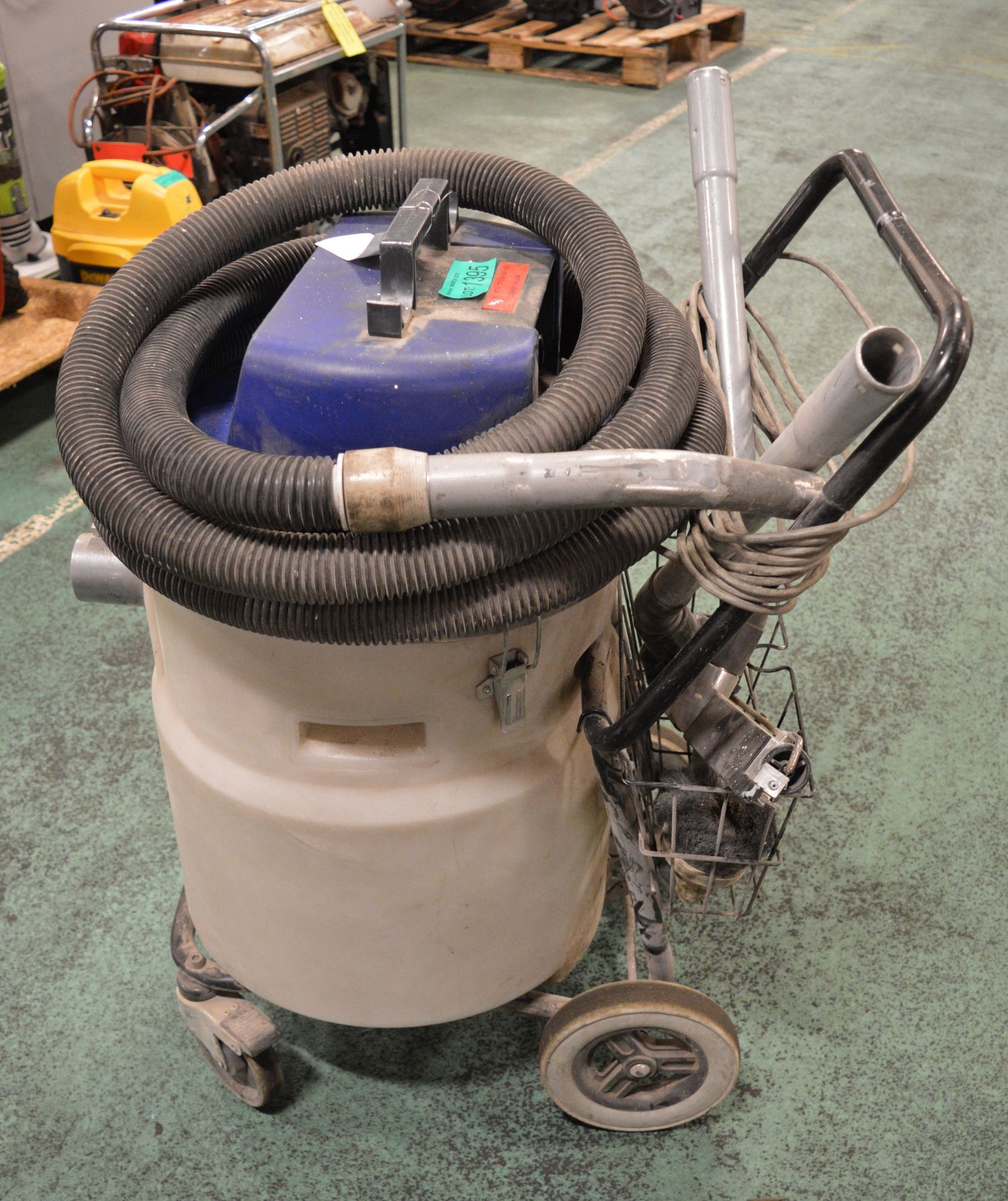 Nilfisk advance US868 E HD vacuum cleaner - Image 3 of 5