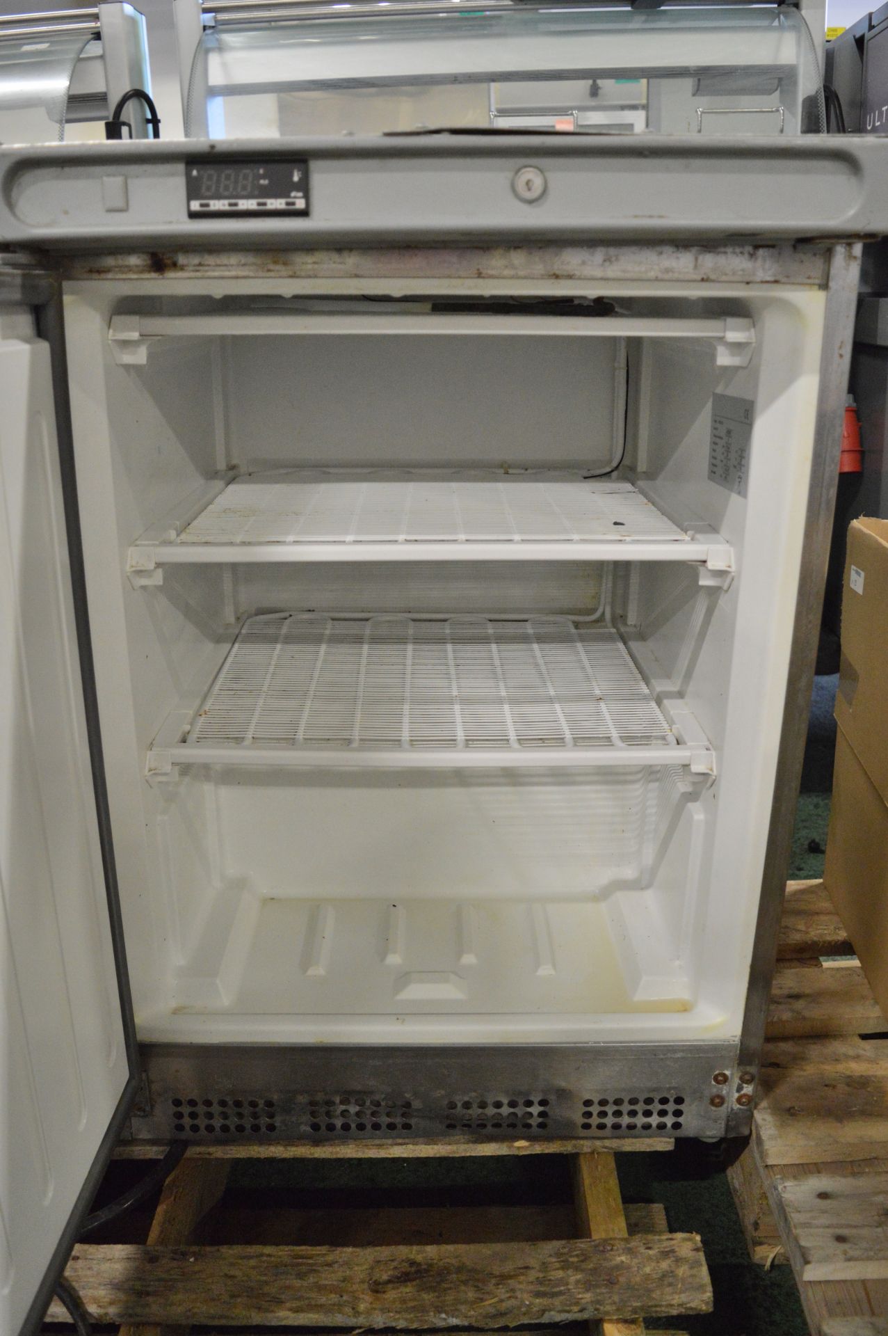 Buffalo single door freezer - CD562 - 600mm x 600mm x 850mm - Image 2 of 4