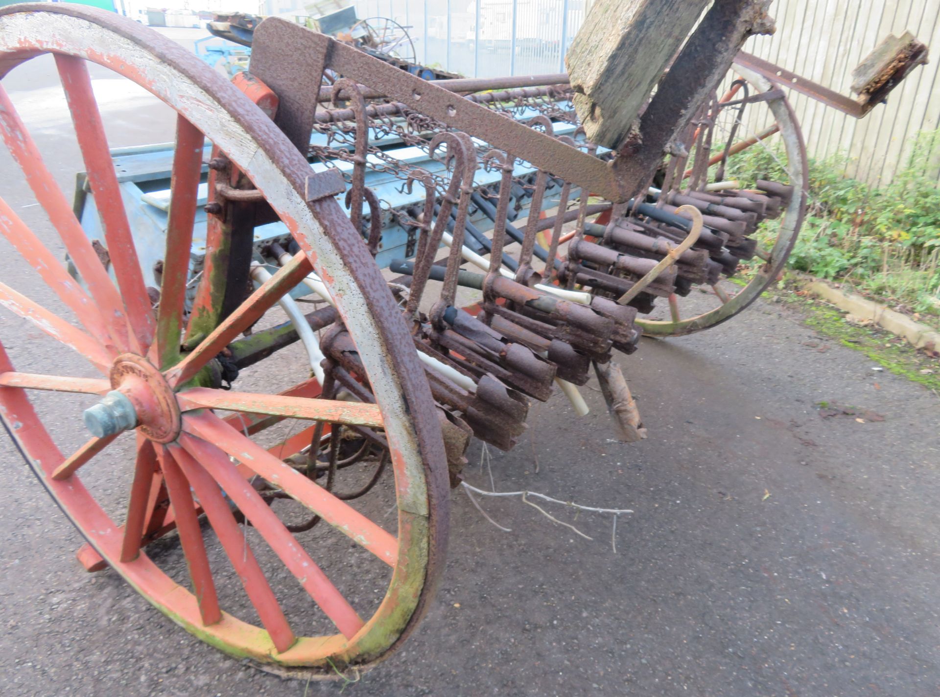 Edward Tong - Lincoln - Horse Drawn Corn Drill - Brass Hubcaps - Image 4 of 11