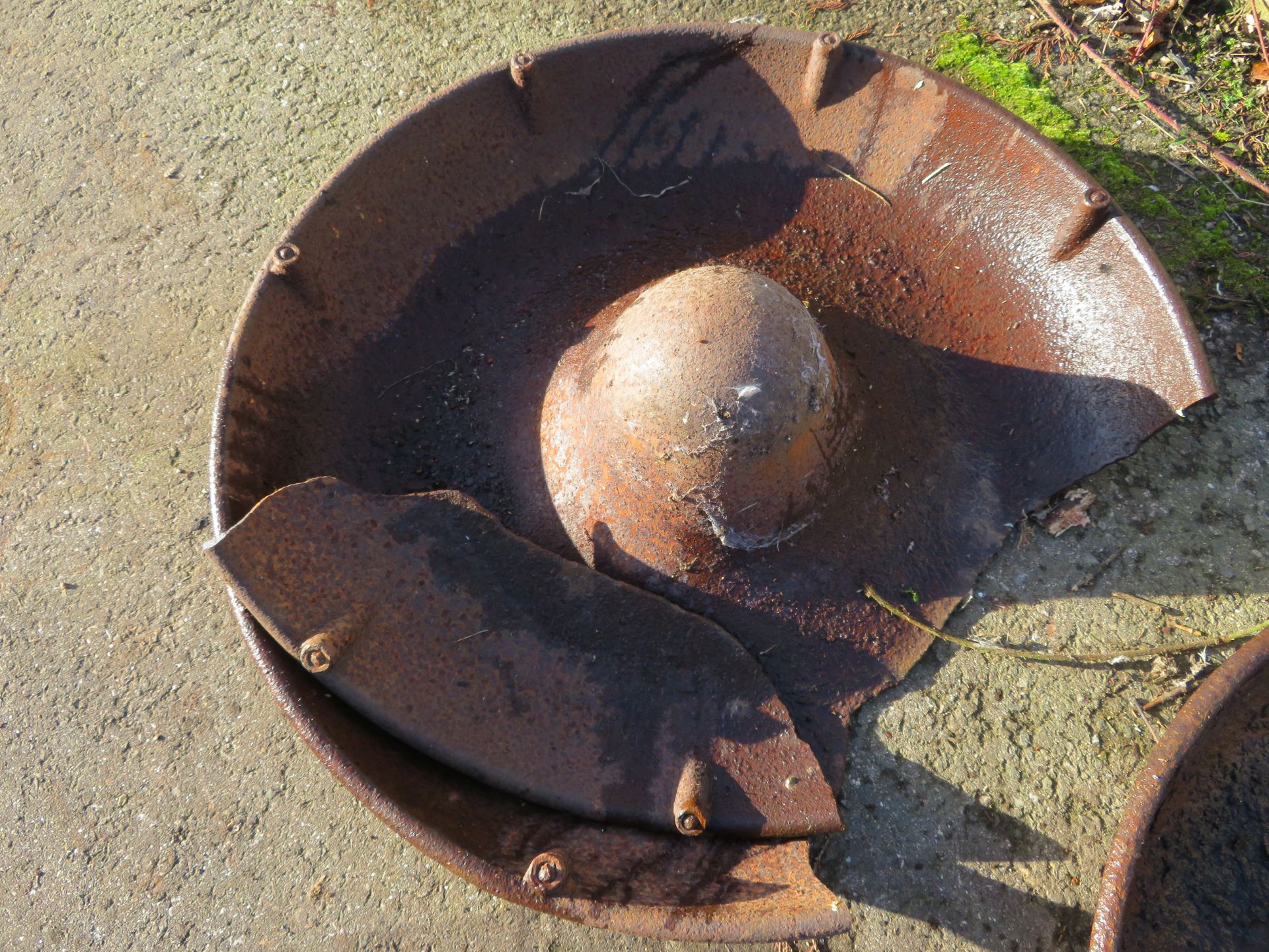 Cast Iron Pig Troughs - Top Bars Missing - Image 5 of 7