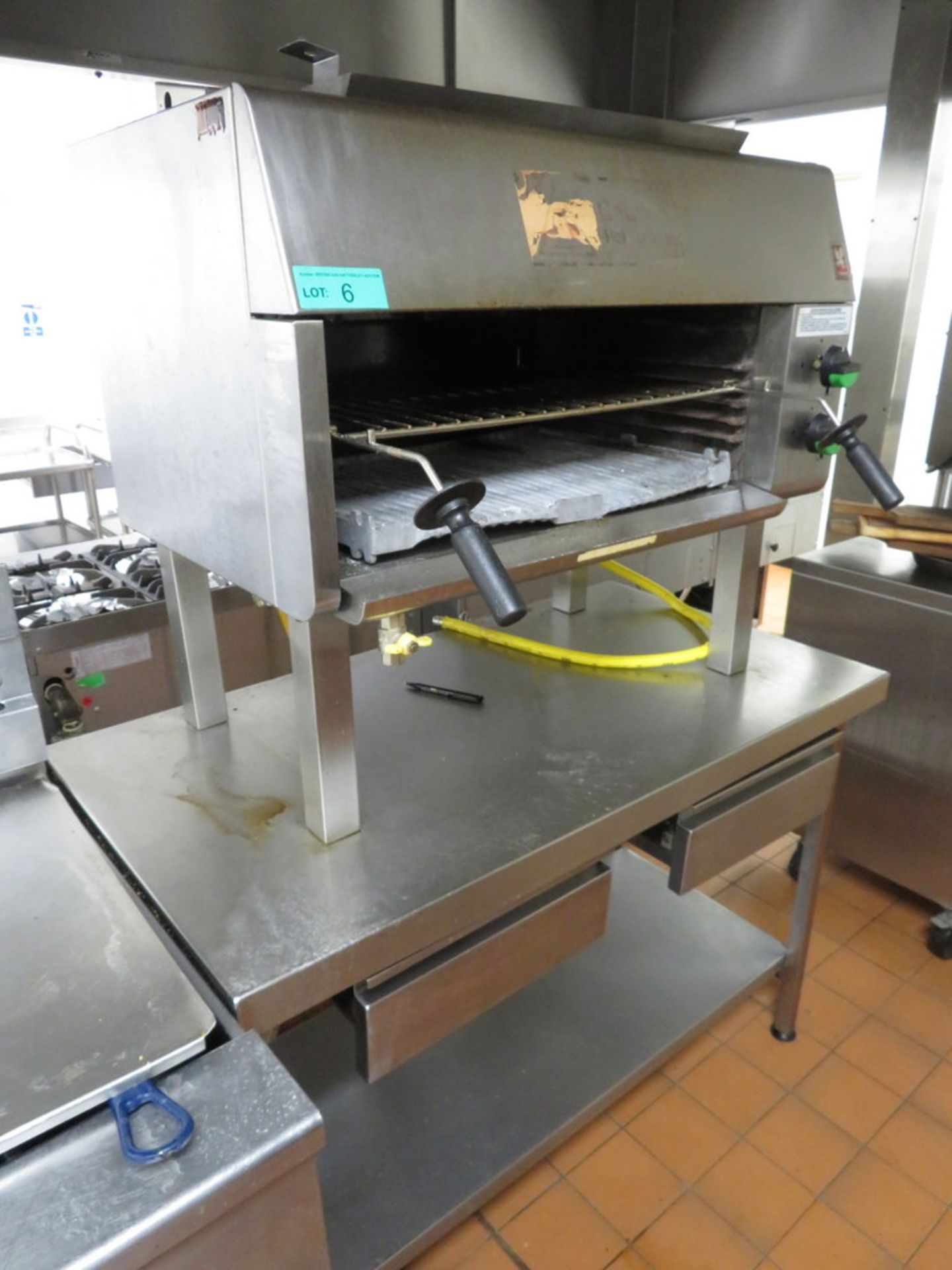Falcon G1528 Salamander Gas Grill With Stainless Steel Prep Table - Image 5 of 7
