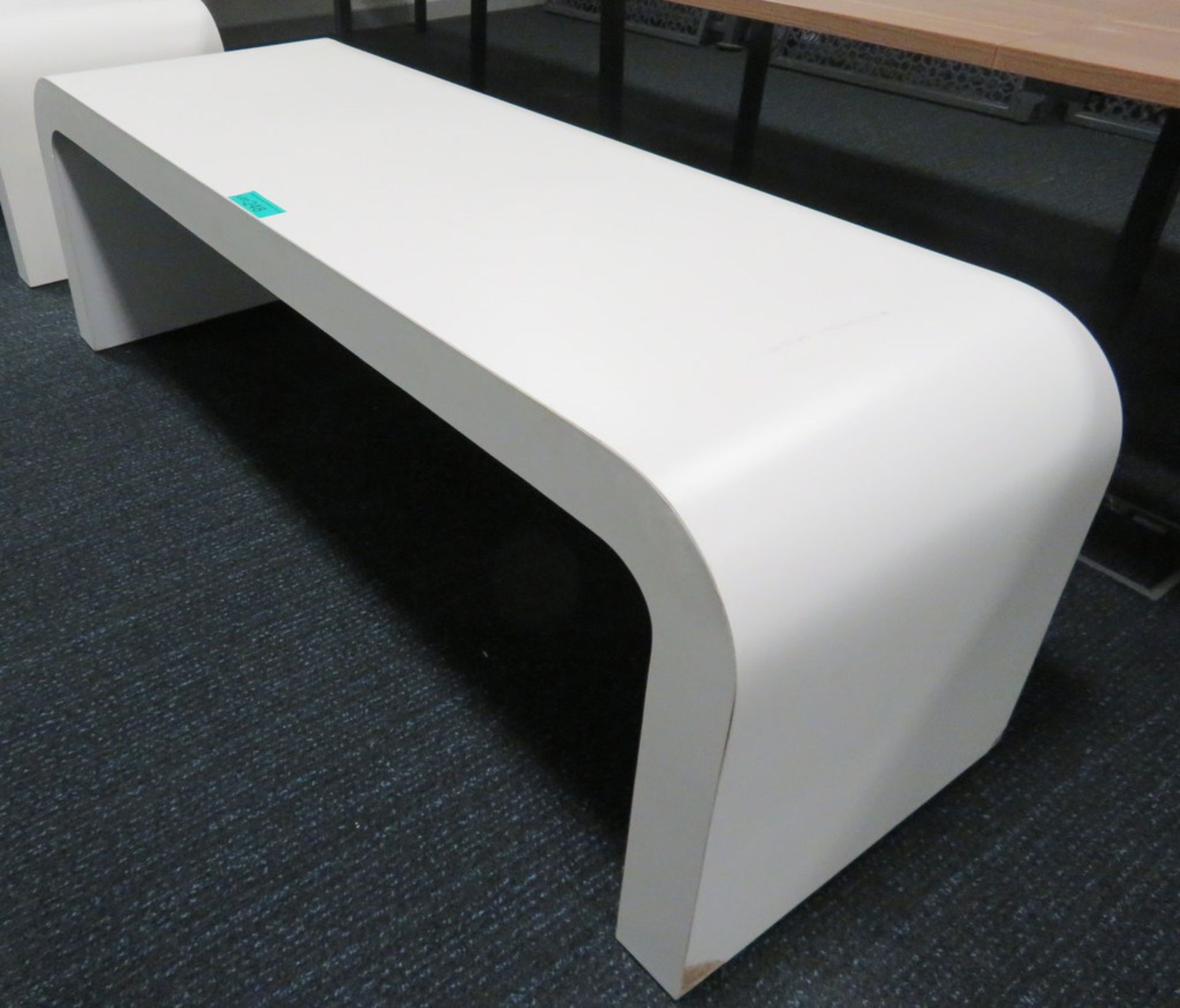 Display Table. Dimensions: 1700x550x550mm (LxDxH) - Image 2 of 3