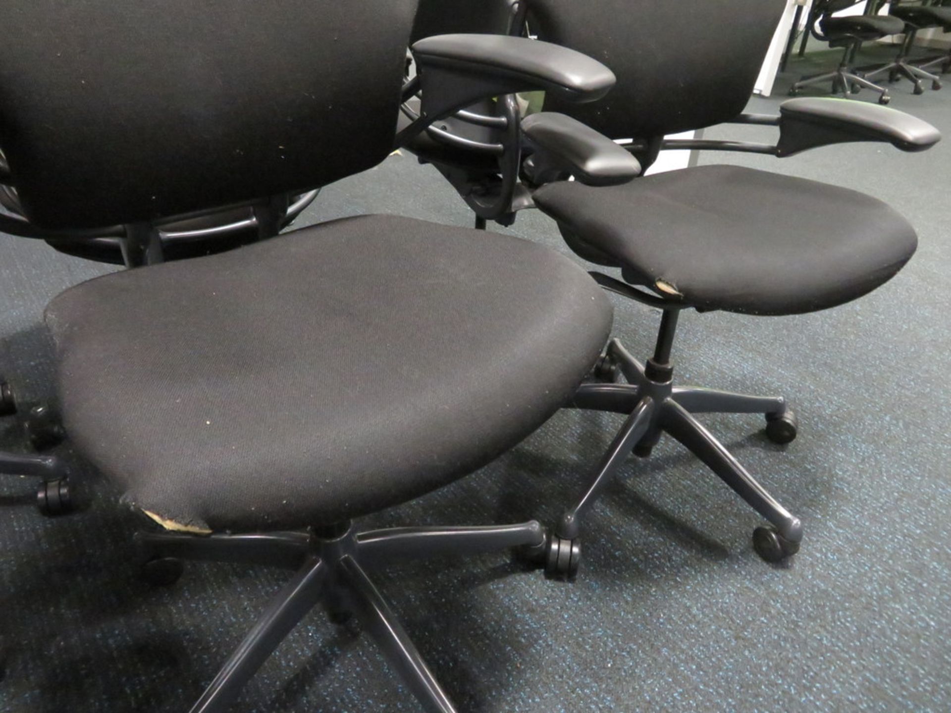 4x Humanscale Freedom Task Office Swivel Chairs. Varying Condition. - Image 4 of 4
