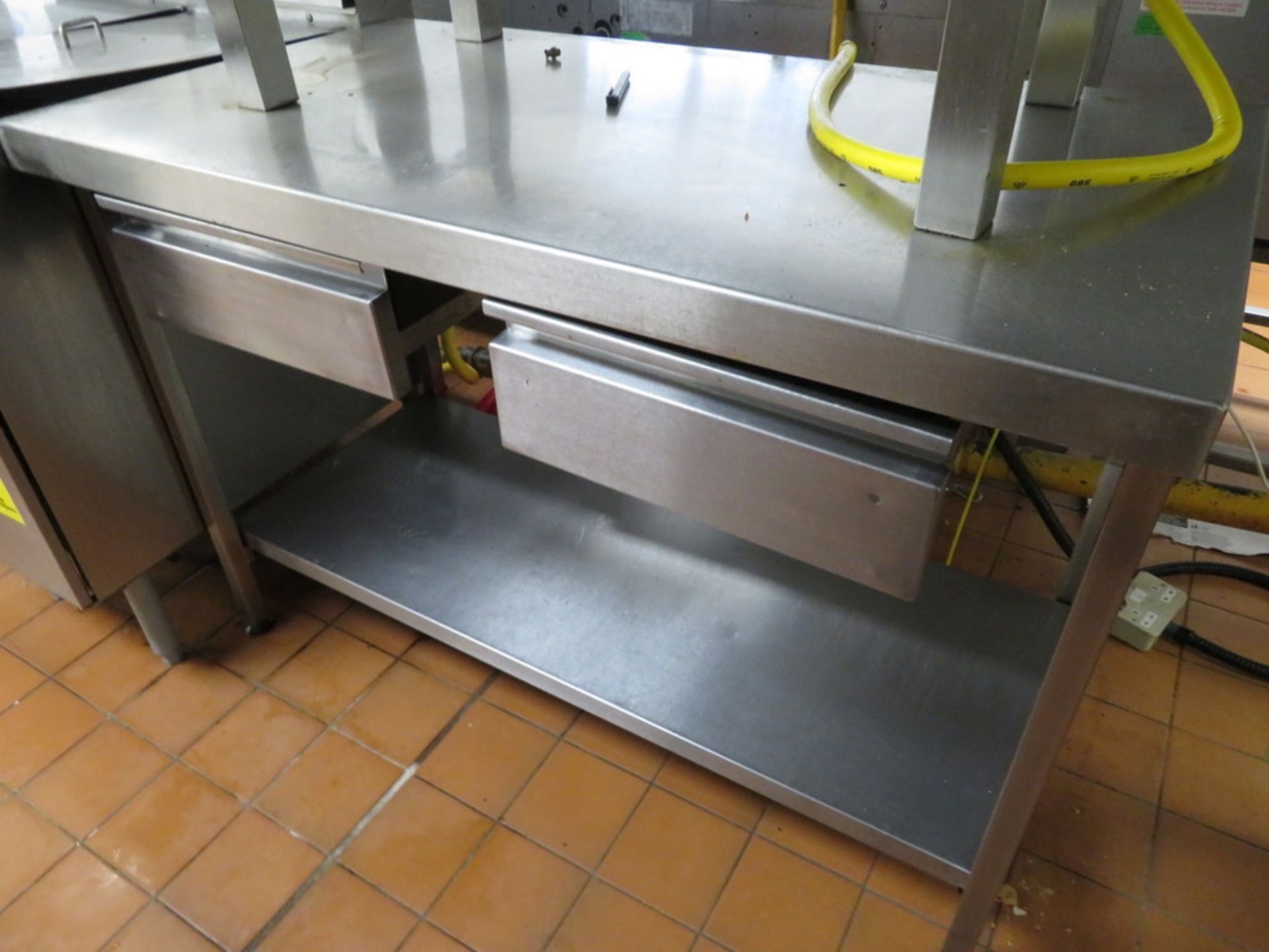 Falcon G1528 Salamander Gas Grill With Stainless Steel Prep Table - Image 4 of 7