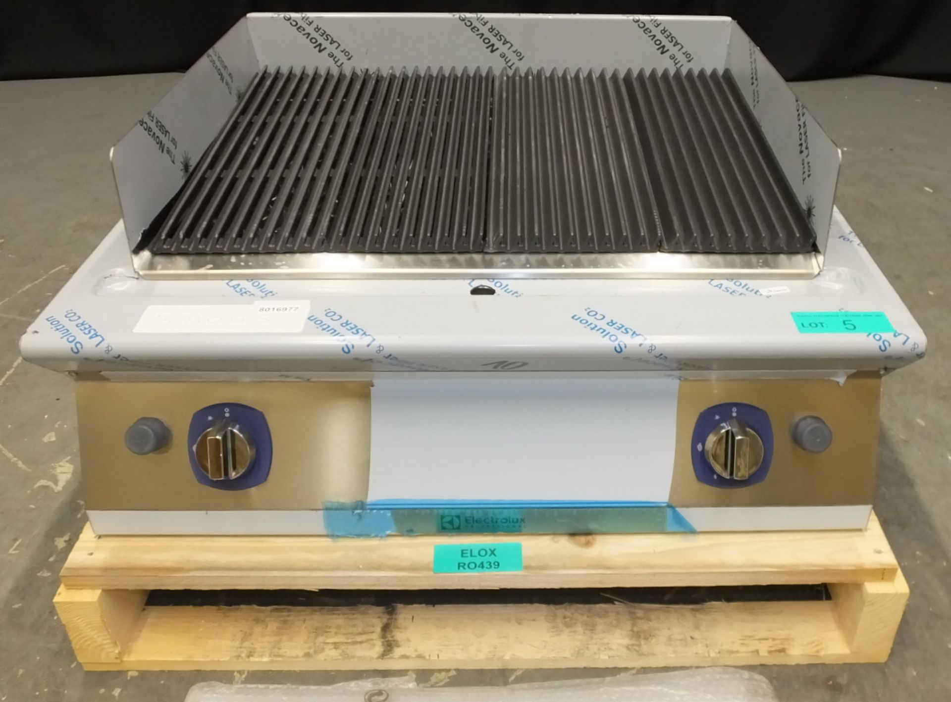 Electrolux Professional E7GRGHLC00 Gas Lava Stone Grill Top - 800mm - BRAND NEW - Image 2 of 16