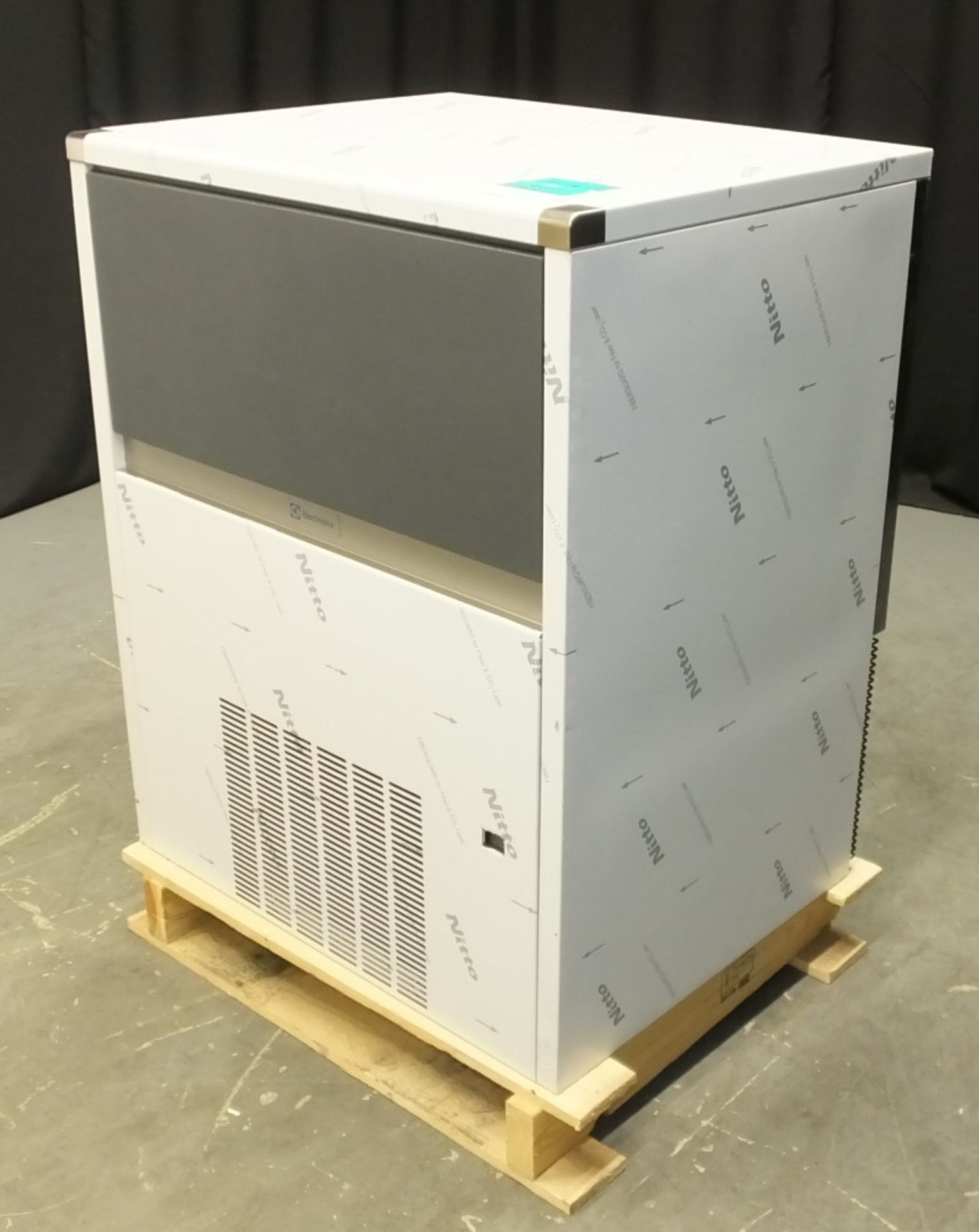 Electrolux 730527 Air Cooled Ice Cuber 65kg/24H with 40kg bin - 220-240v - BRAND NEW - Image 3 of 12