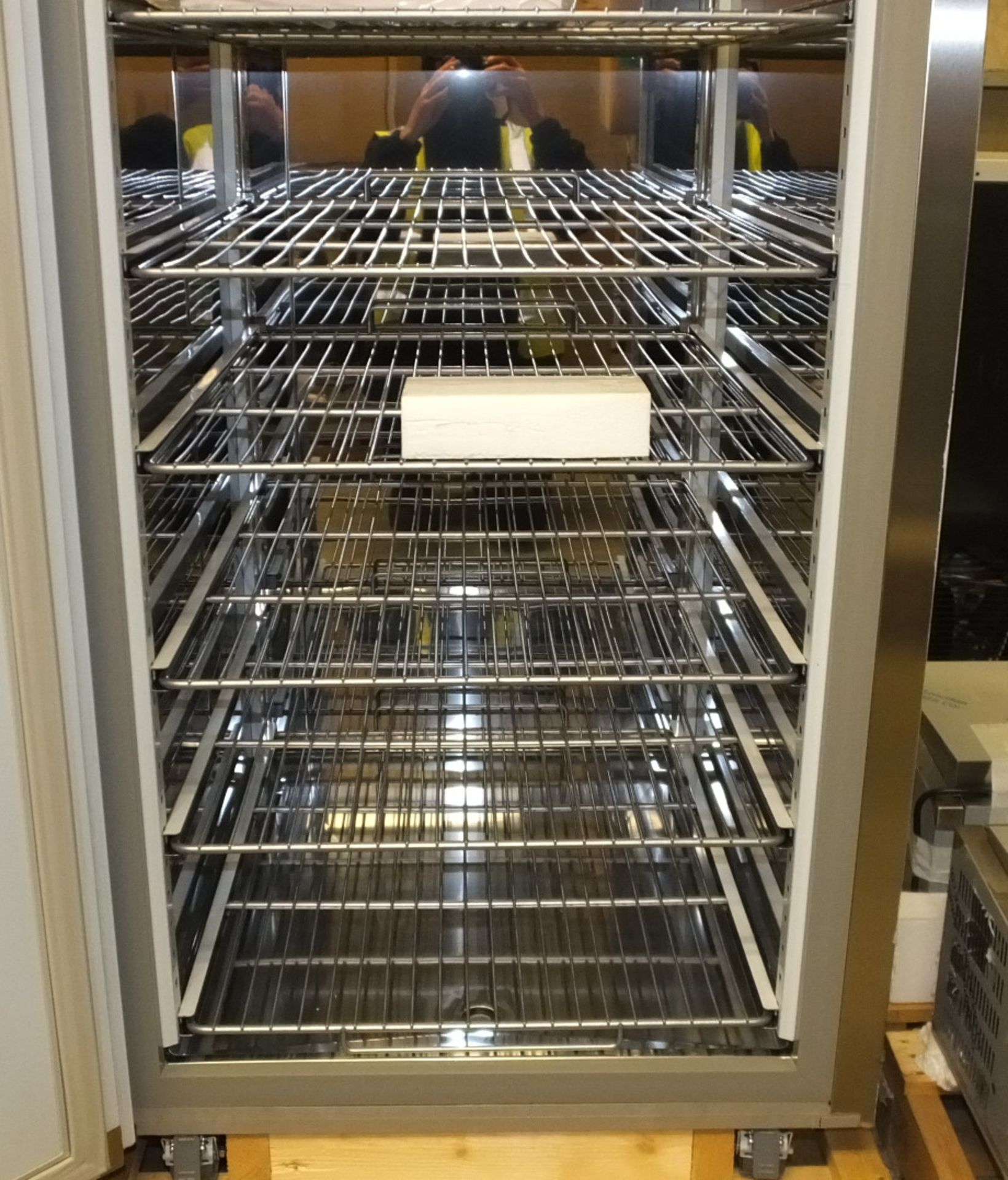 Electrolux RE471FLRGK Stainless Steel Refrigerator - 220-230v - BRAND NEW - Image 8 of 12