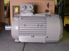 Siemens 1AV2082B Electric Motor - 0.55kW