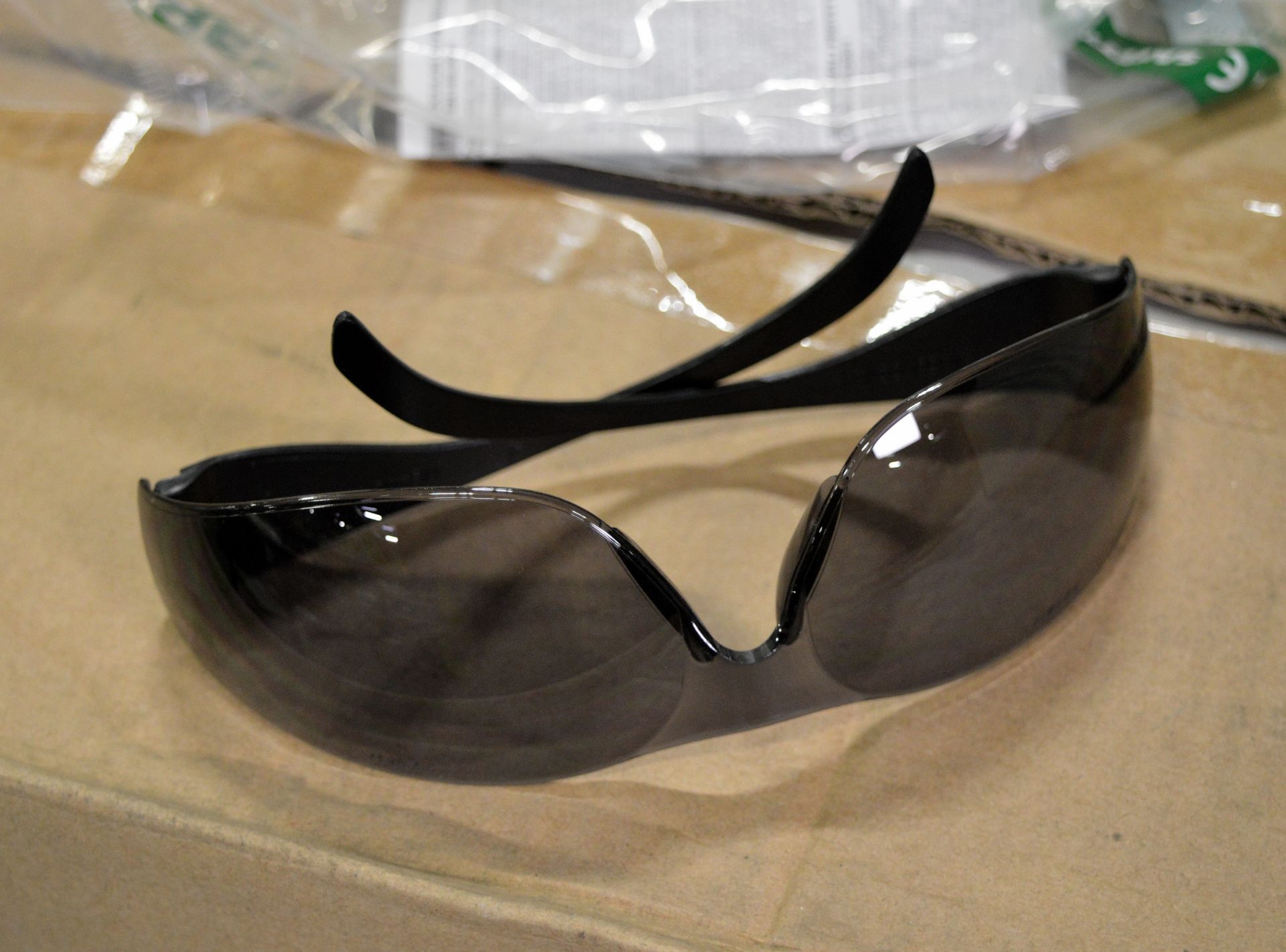 5x Boxes of JSP M9400 Martcare Wraplite Safety Glasses - Black/Grey - 200 pairs per box - Image 3 of 5