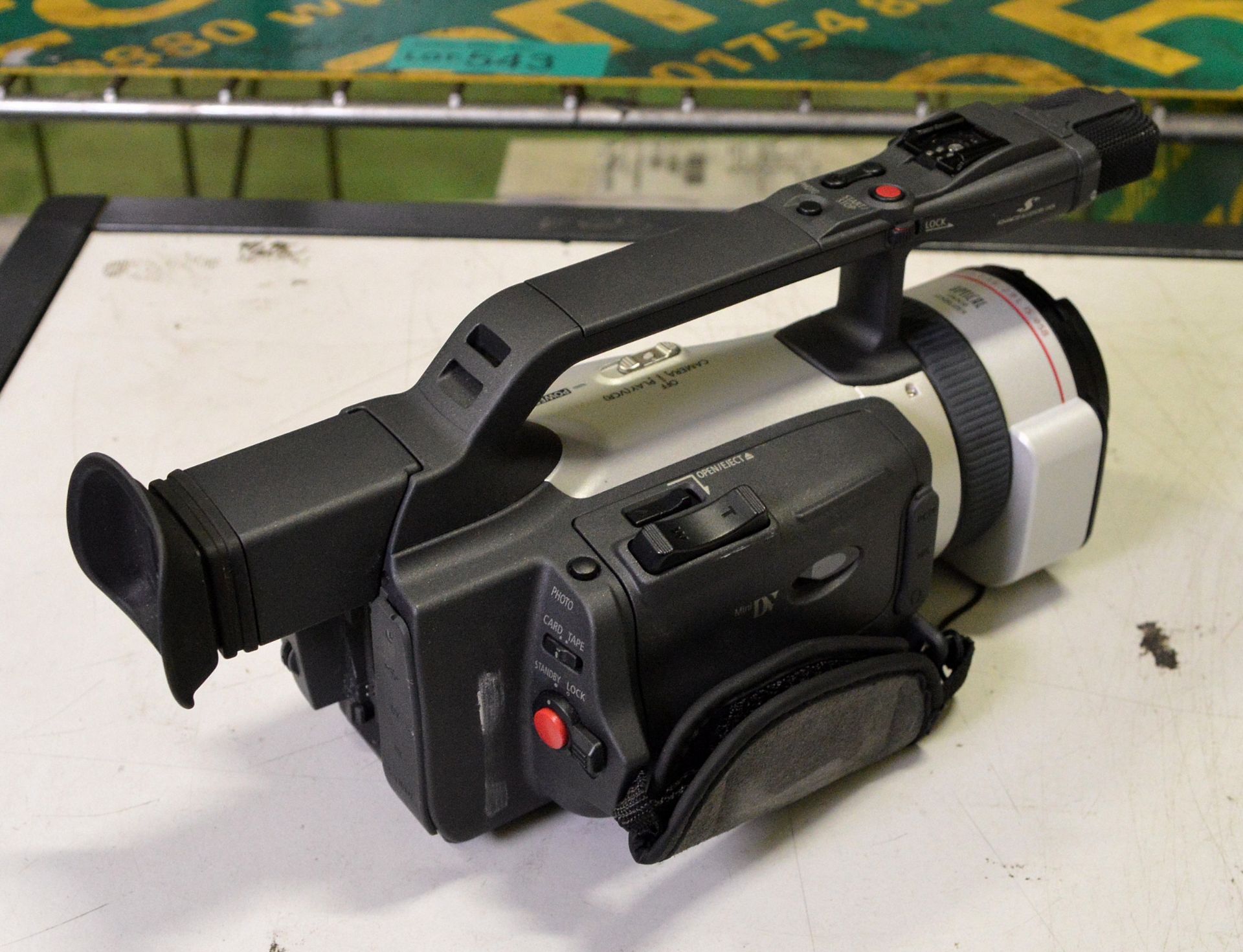 Canon XM2 Camcorder - with accessories - Image 3 of 6