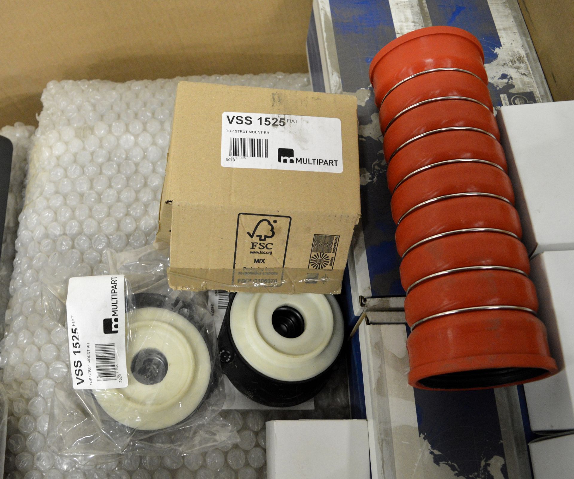 Vehicle parts - exhaust pipe, kingpin kit, side skirts, charge air hoses - see pictures - Image 3 of 7