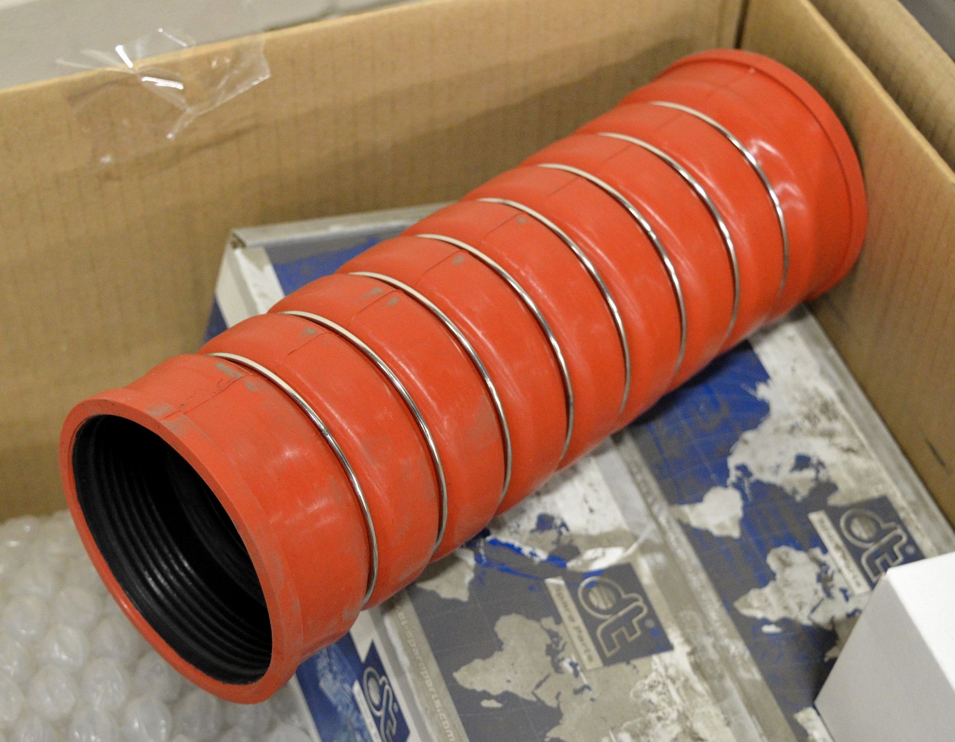 Vehicle parts - exhaust pipe, kingpin kit, side skirts, charge air hoses - see pictures - Image 6 of 7