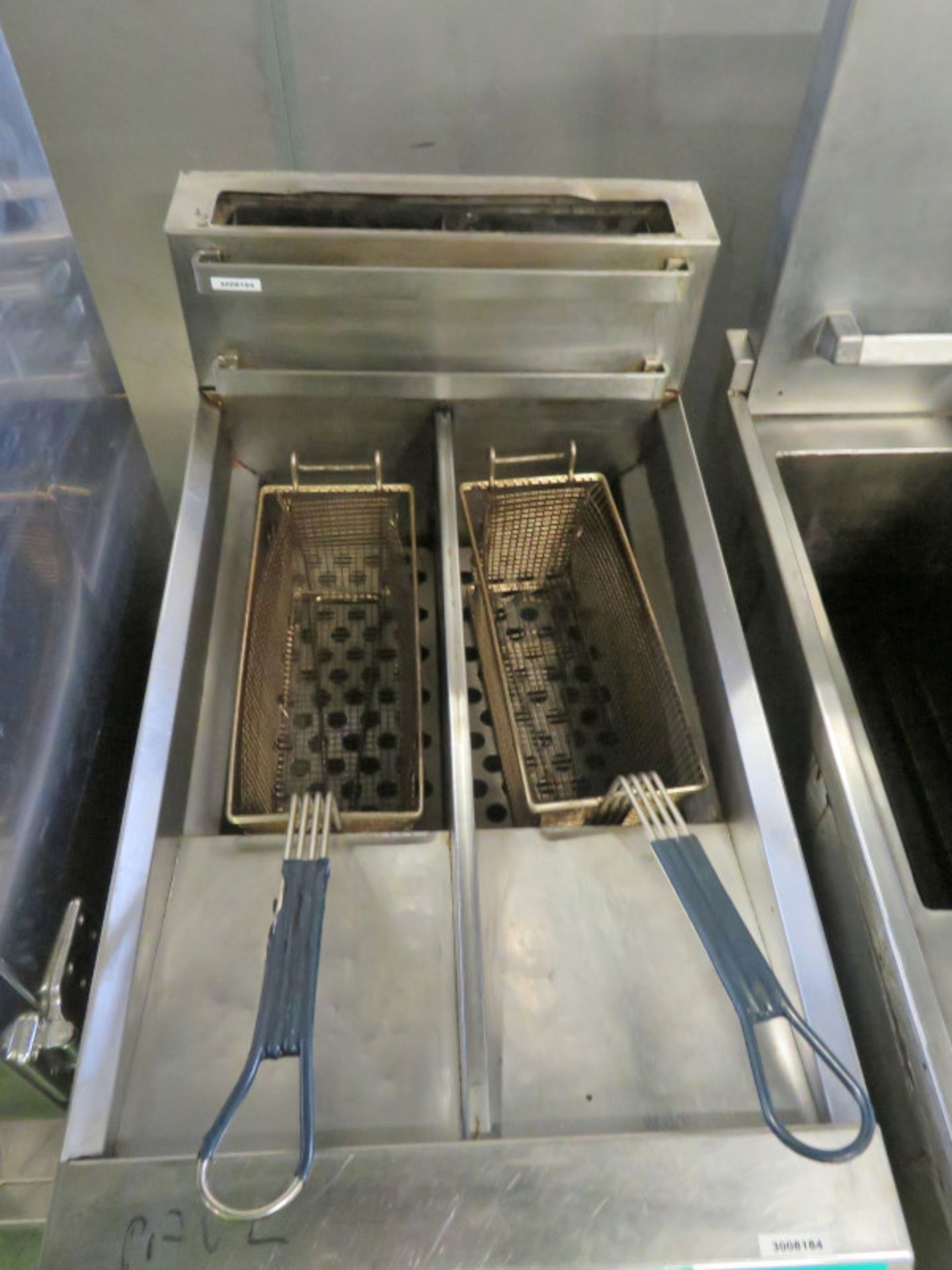 Blue Seal Vee-Ray Gas Twin Fryer - W450 x D870 x H1060mm - Image 2 of 3