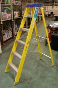 YE Safety Step Ladder - 5 Tread - 1 Platform