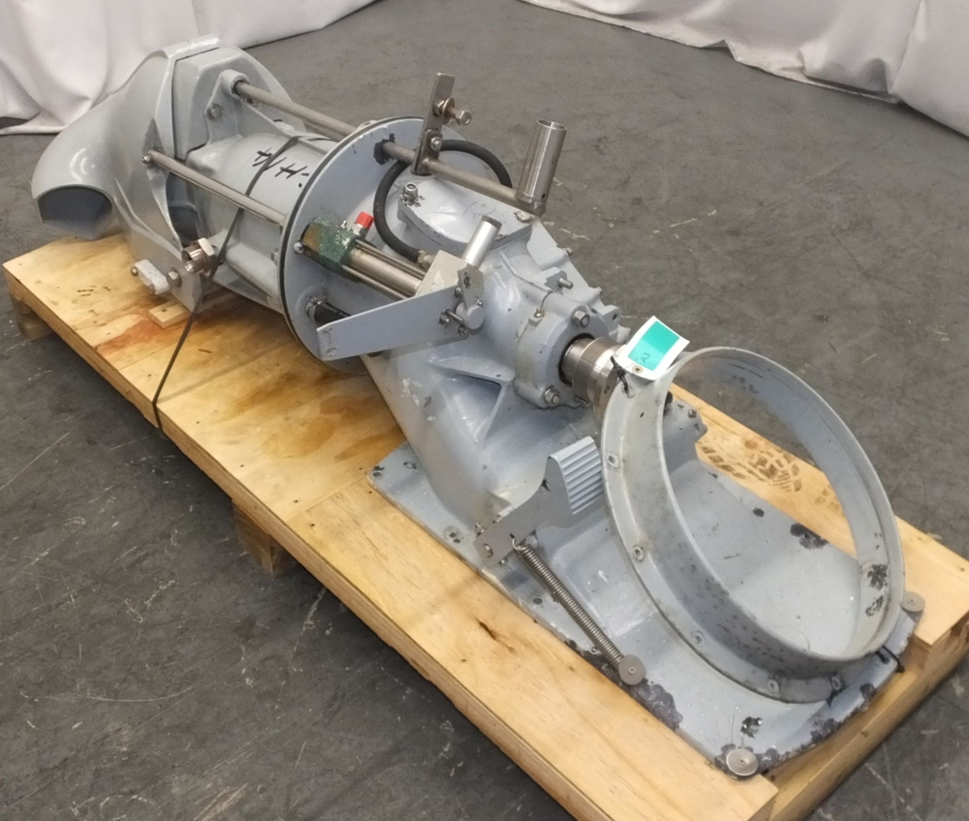 Hamilton 241 Marine Water Jet Engine - This unit is a clean example good overall condition - Image 2 of 16